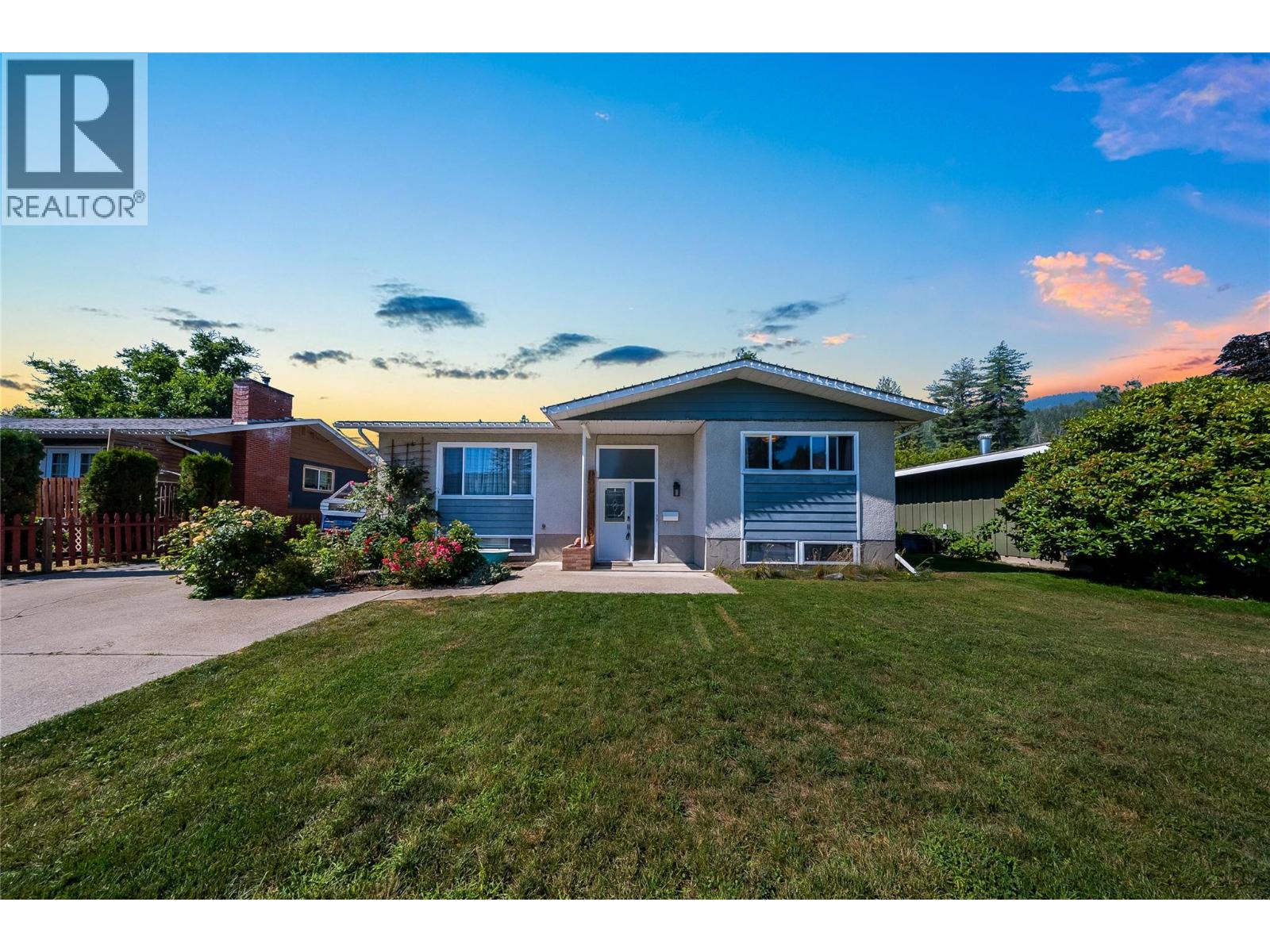 1684 Ridgewood Drive Property Photo 3