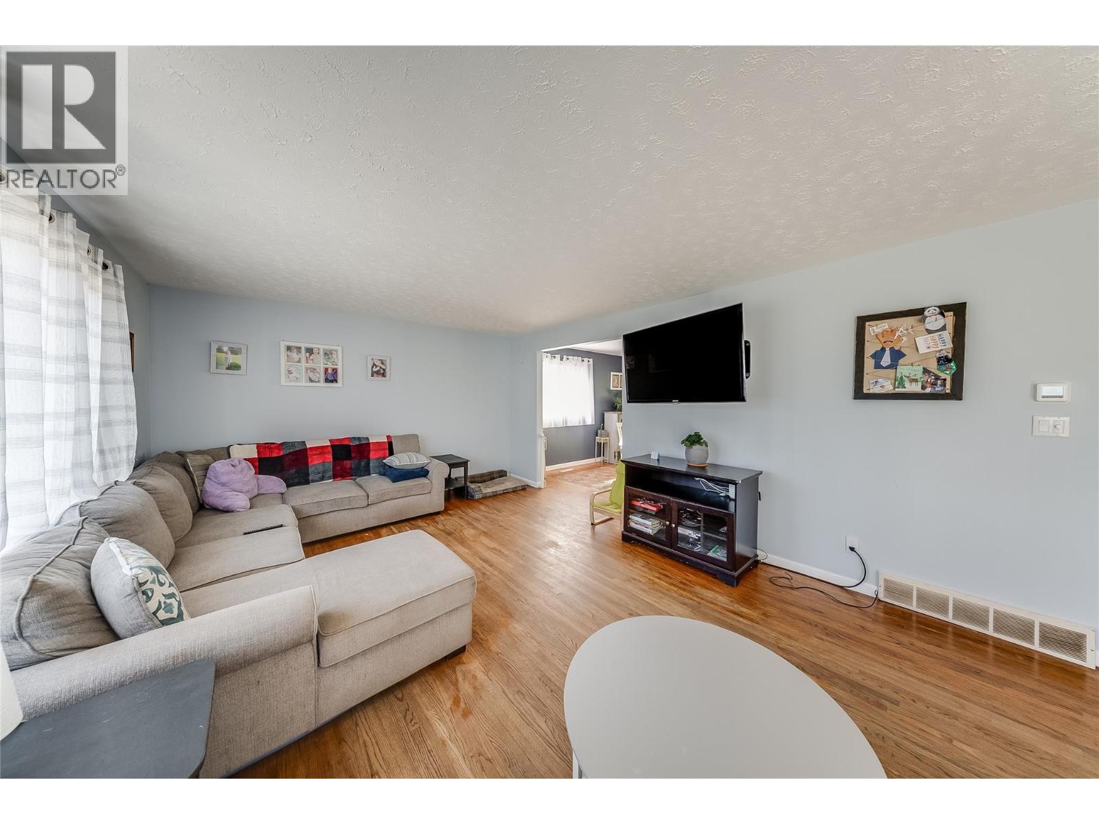 1684 Ridgewood Drive Property Photo 4