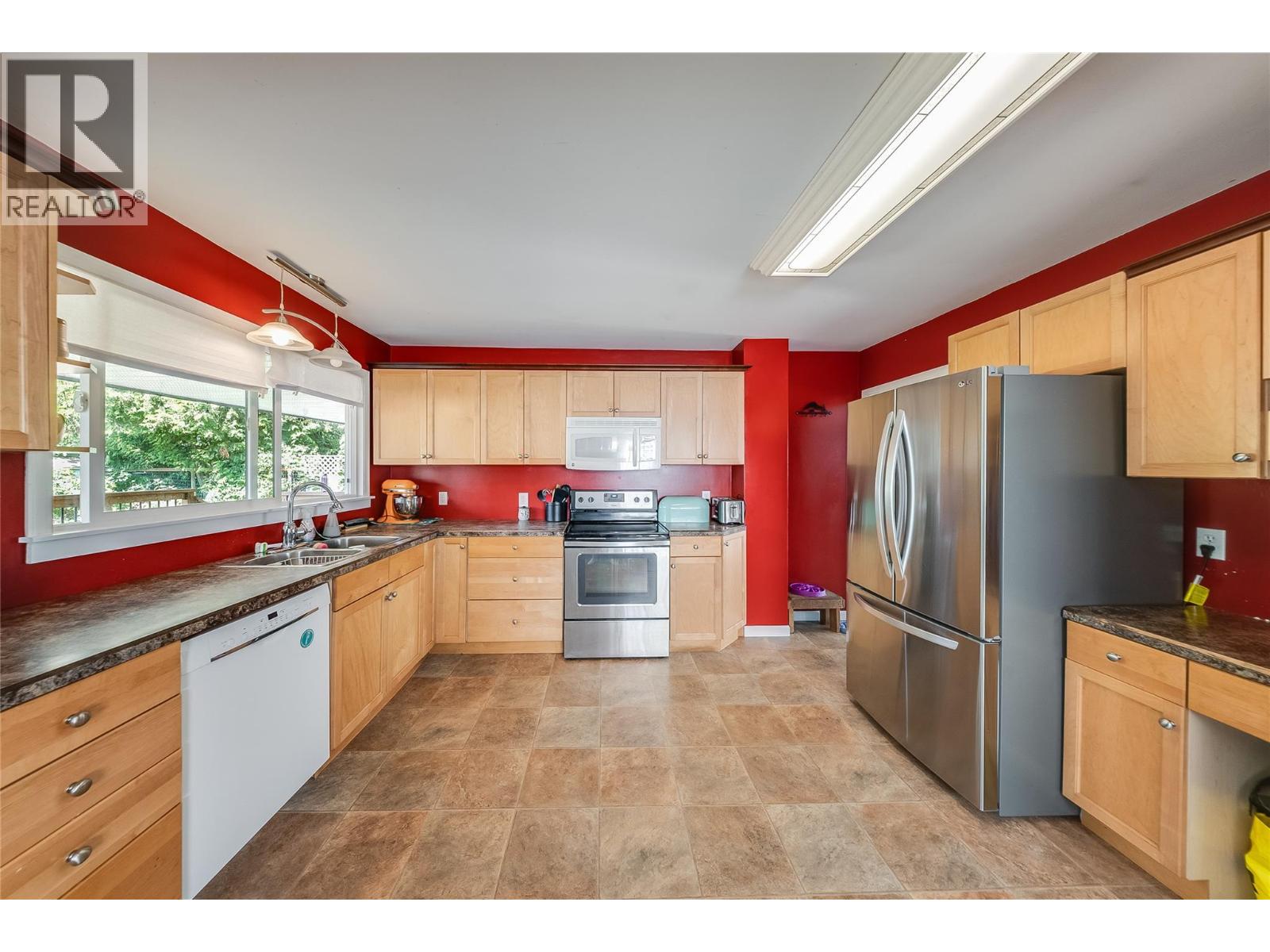 1684 Ridgewood Drive Property Photo 10