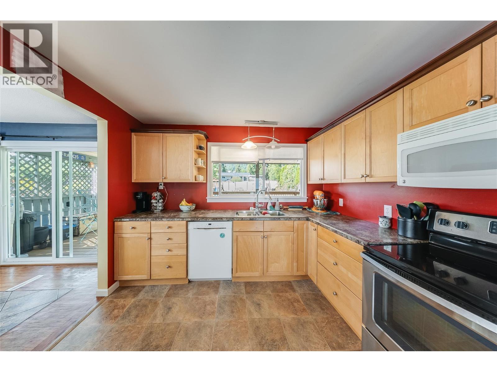 1684 Ridgewood Drive Property Photo 12