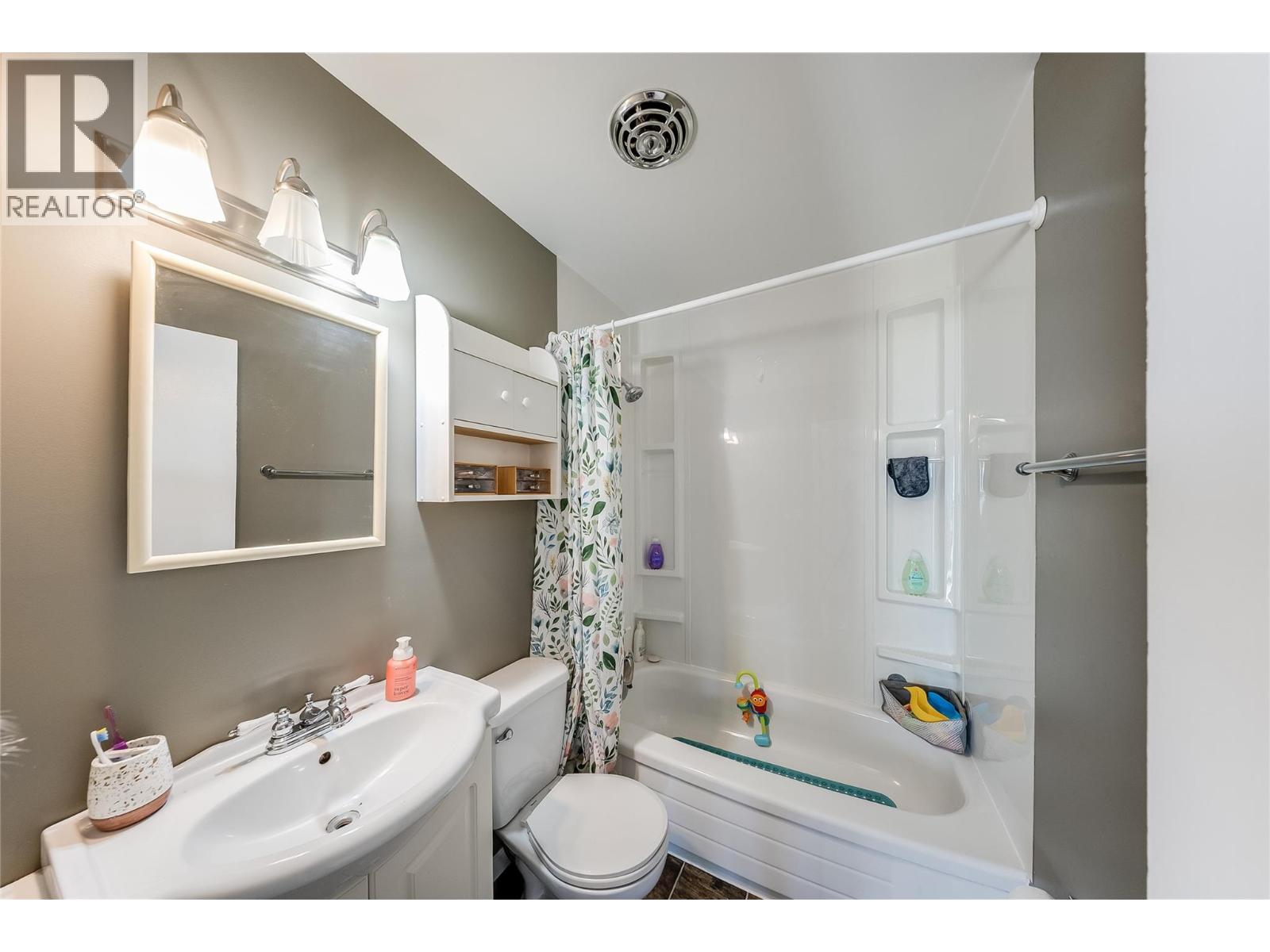 1684 Ridgewood Drive Property Photo 14