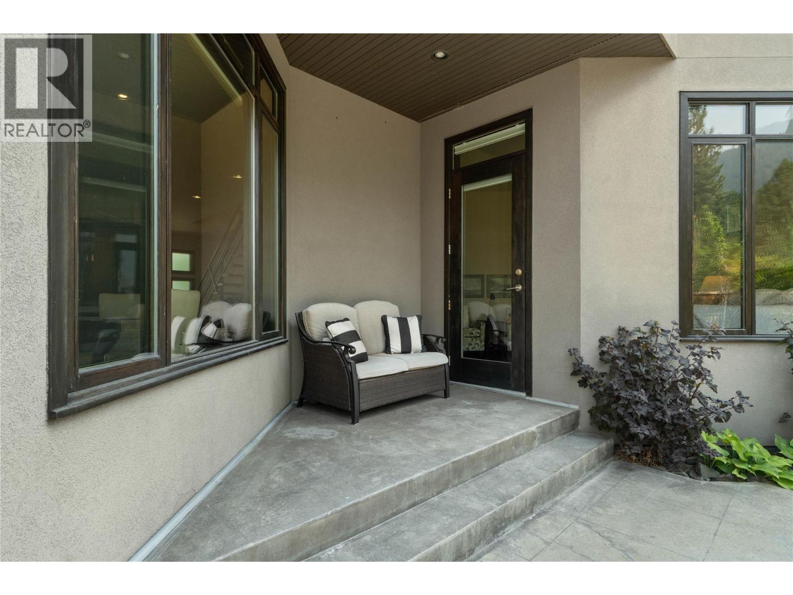 3020 Kicking Horse Drive Property Photo 13