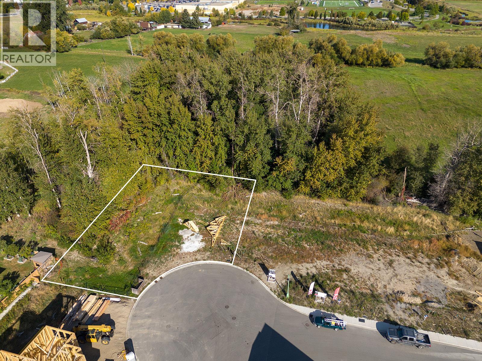 900 Bull Crescent Property Photo 2