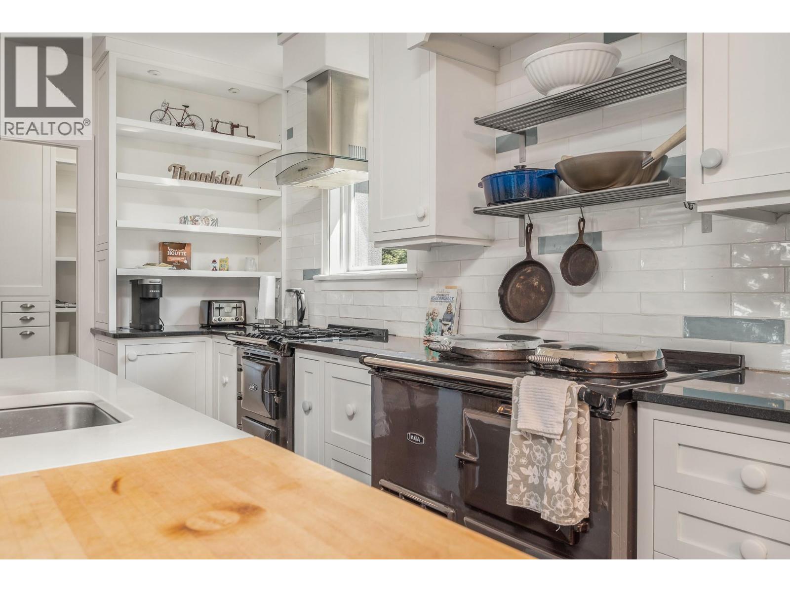 2501 30 Avenue Property Photo 6