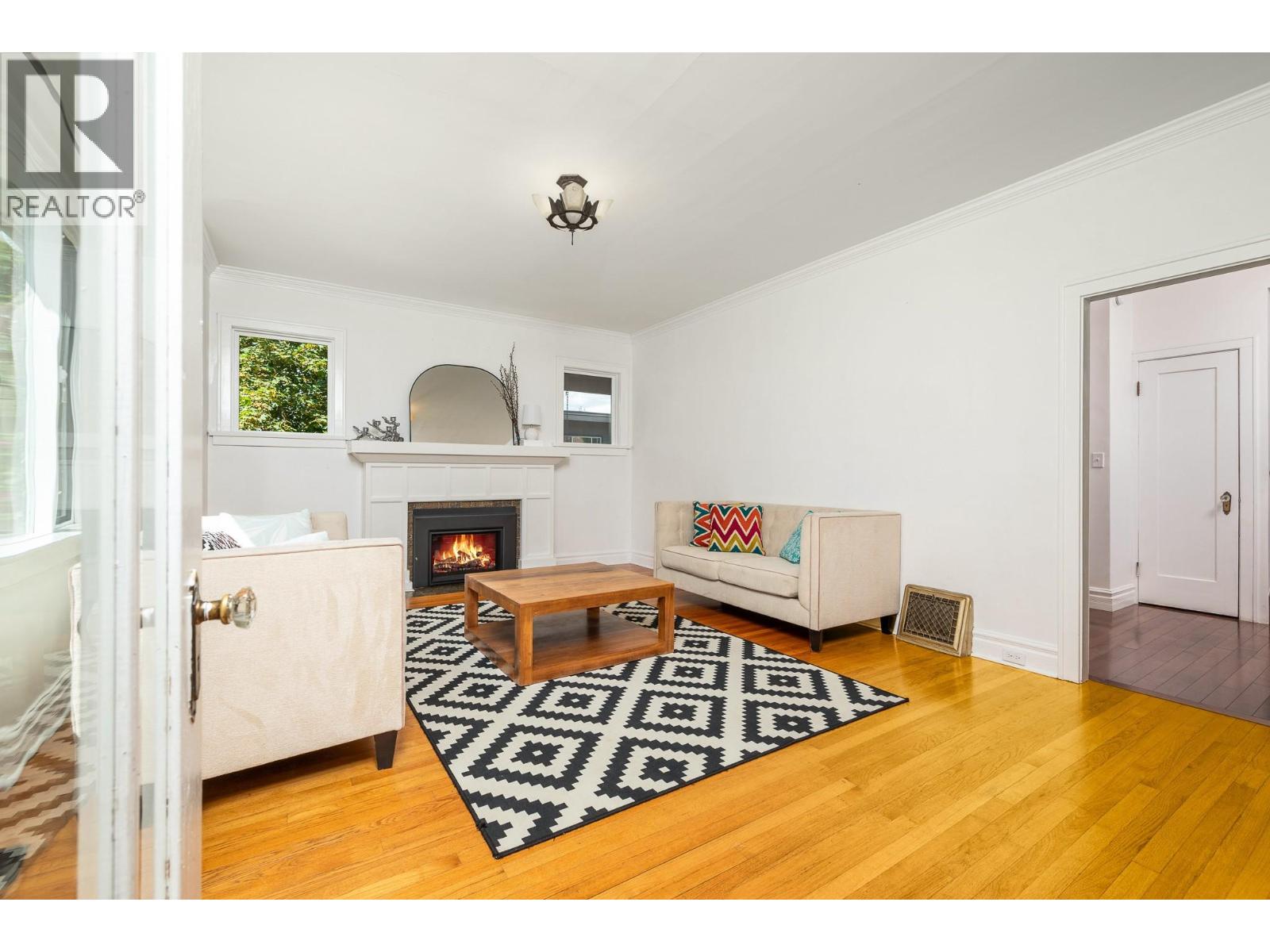 2501 30 Avenue Property Photo 10