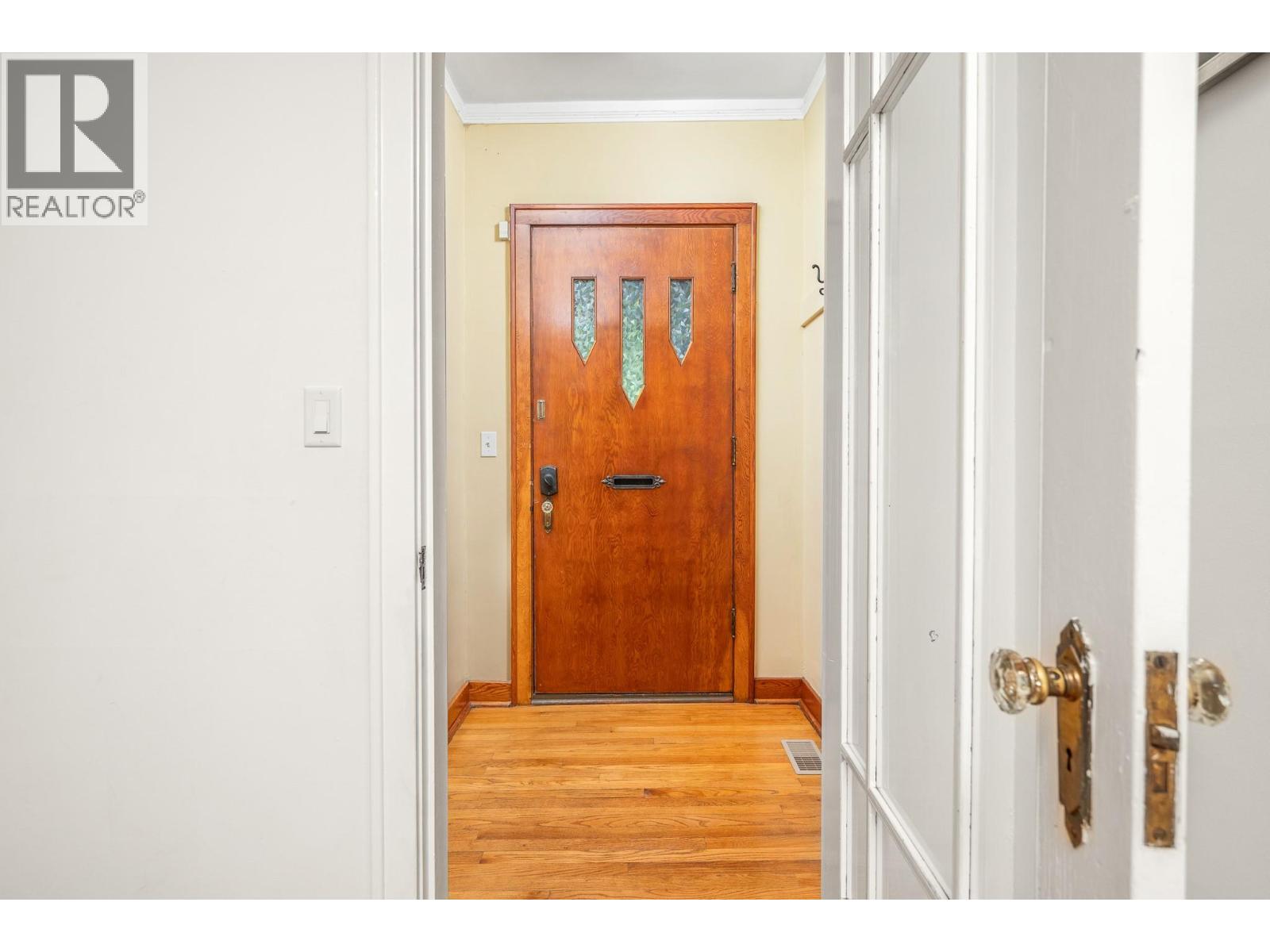 2501 30 Avenue Property Photo 11