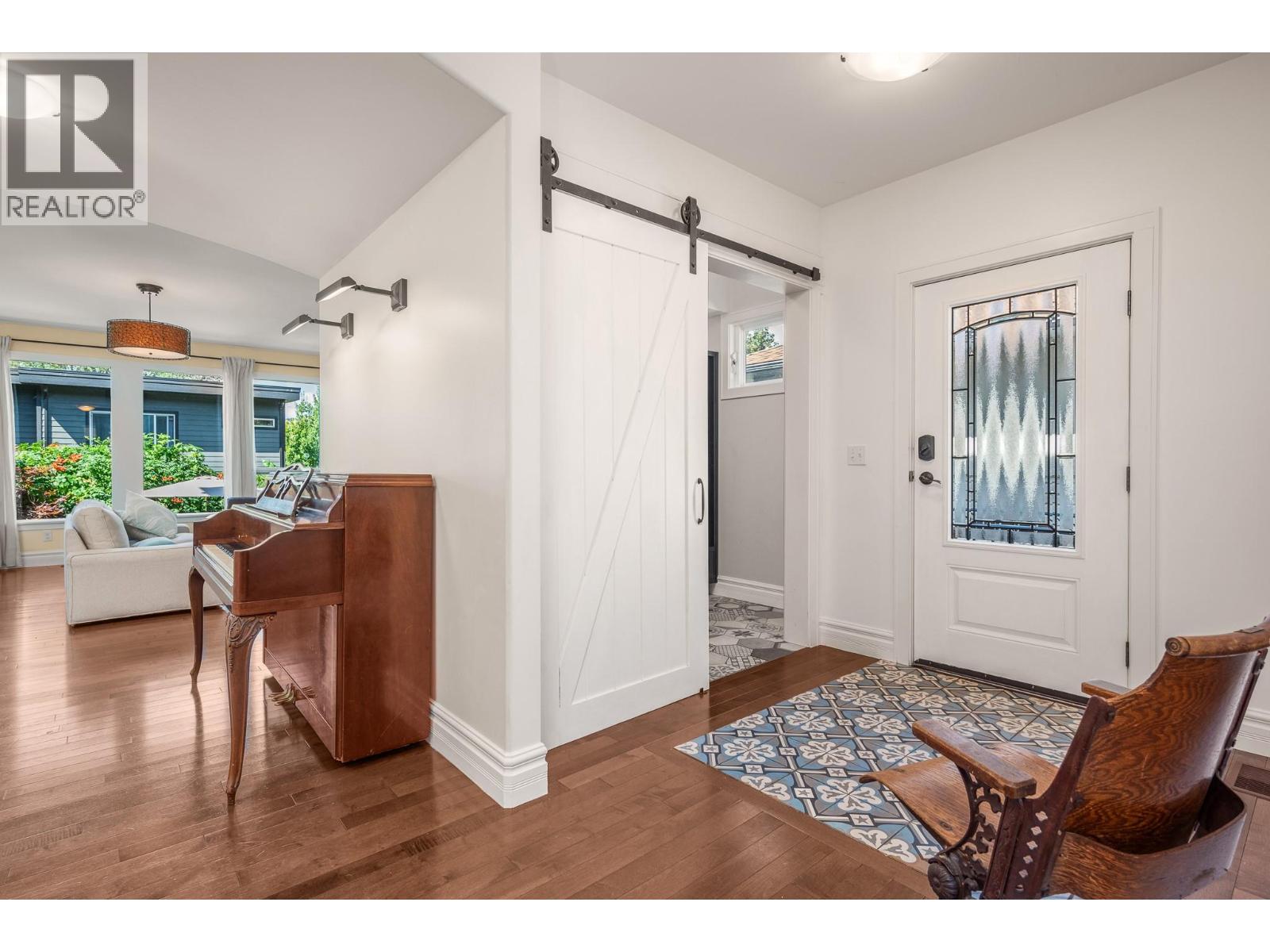 2501 30 Avenue Property Photo 15