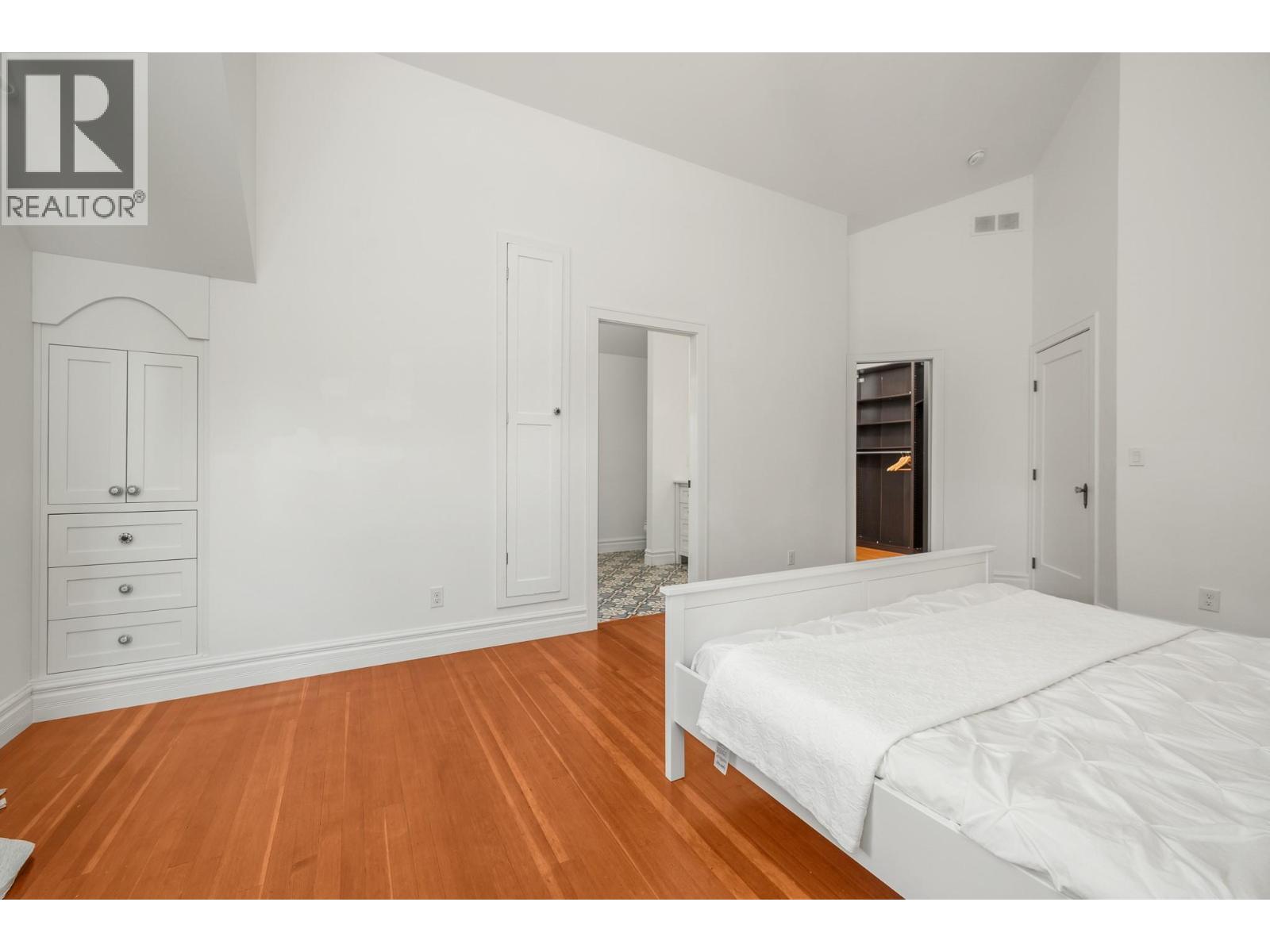 2501 30 Avenue Property Photo 22