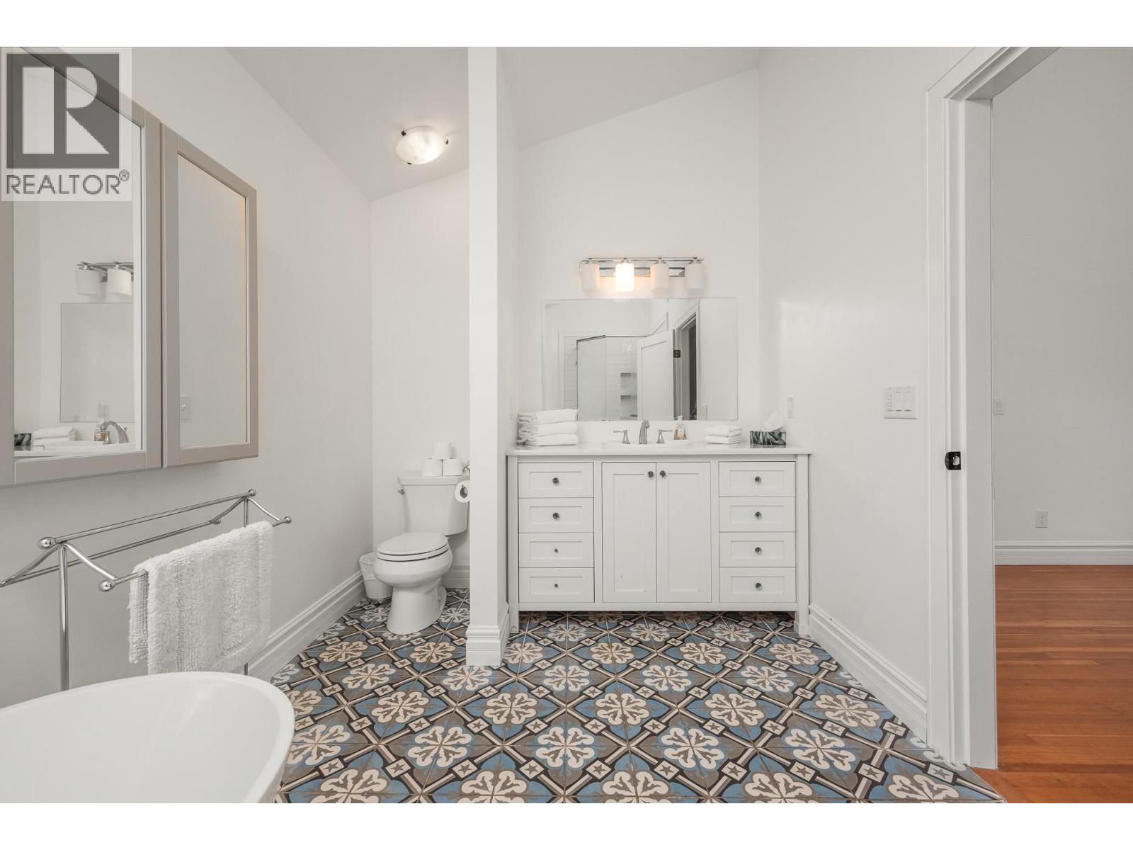 2501 30 Avenue Property Photo 24