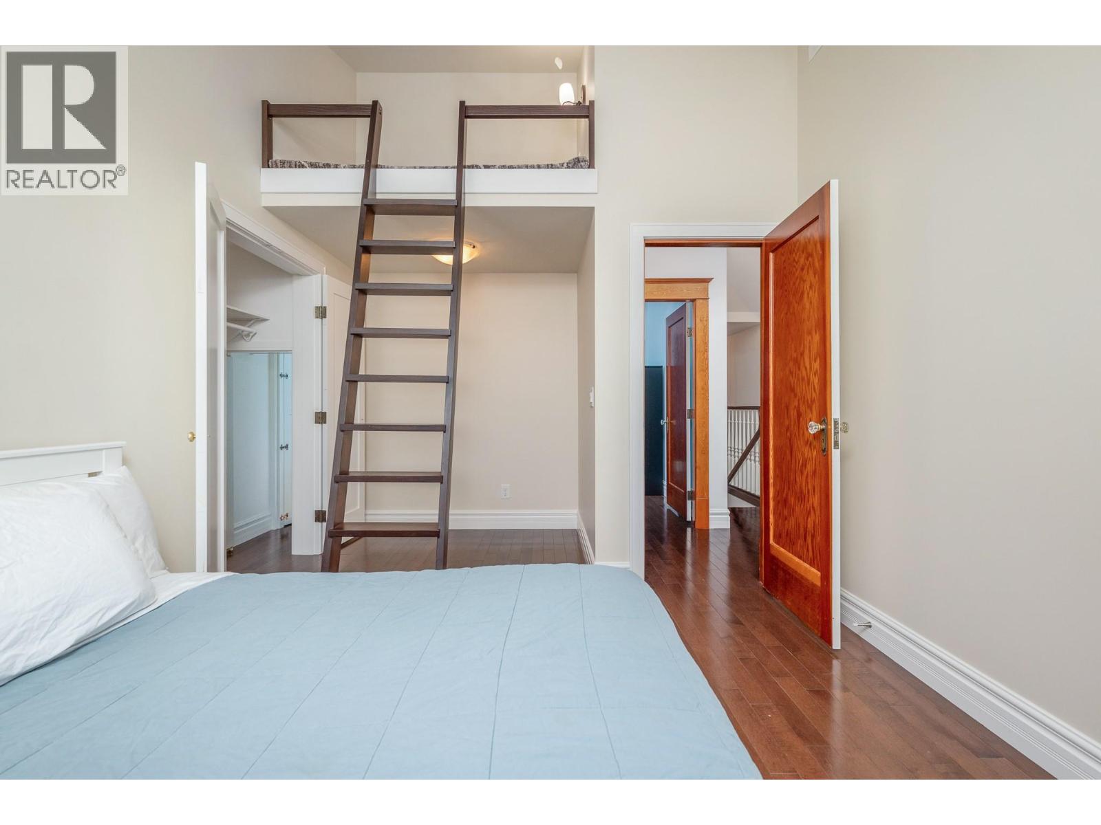 2501 30 Avenue Property Photo 27