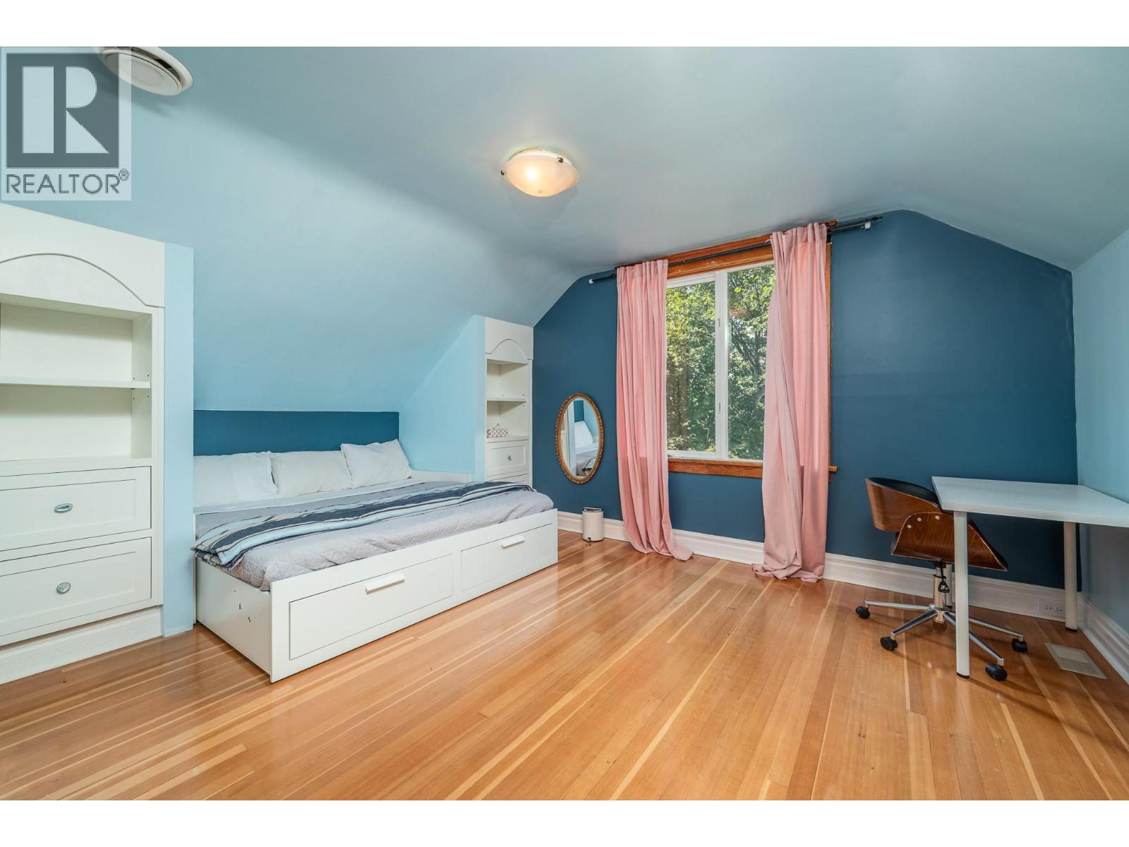 2501 30 Avenue Property Photo 32