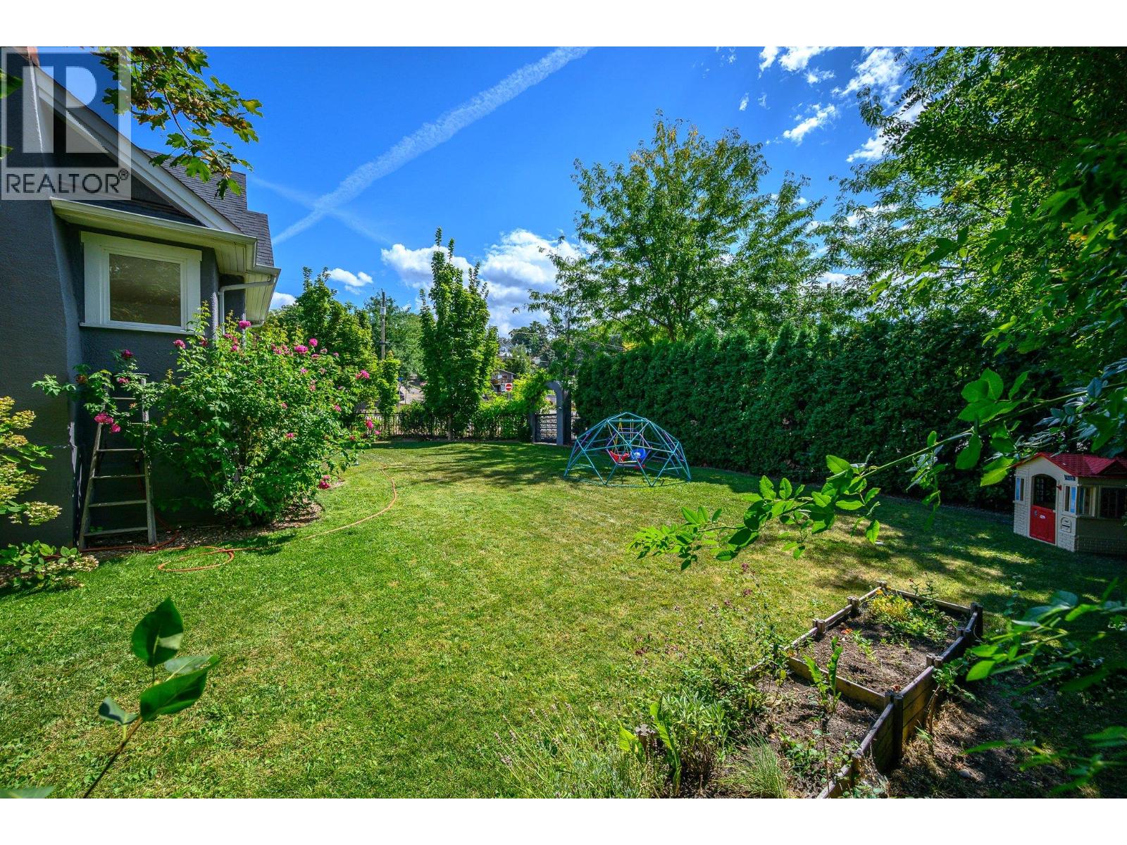 2501 30 Avenue Property Photo 43