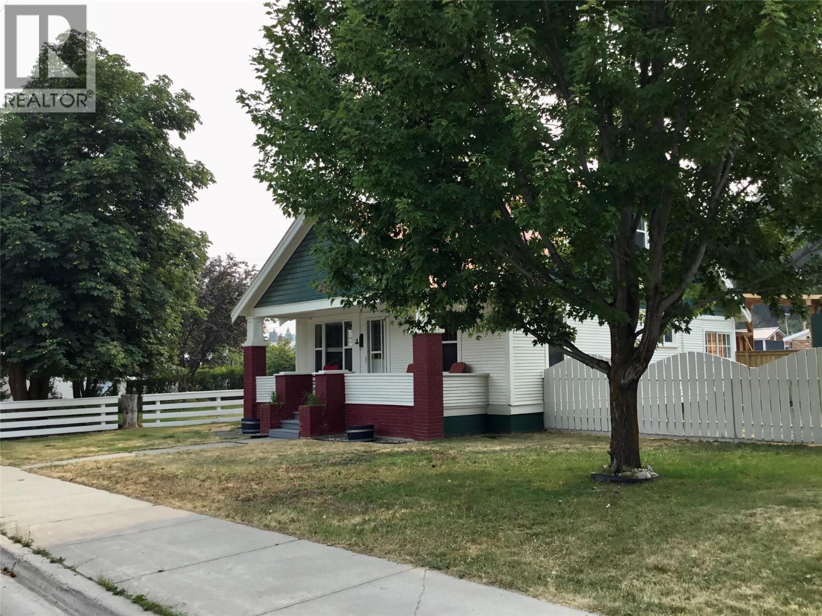 845 WALLINGER Avenue