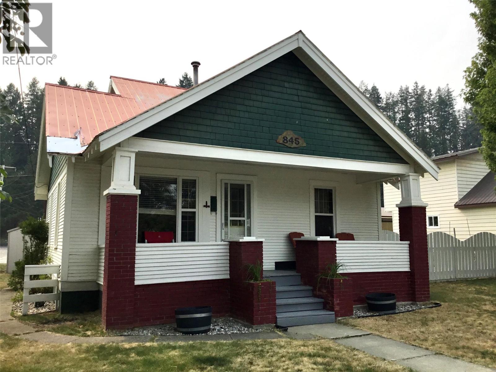 845 Wallinger Avenue Property Photo 3