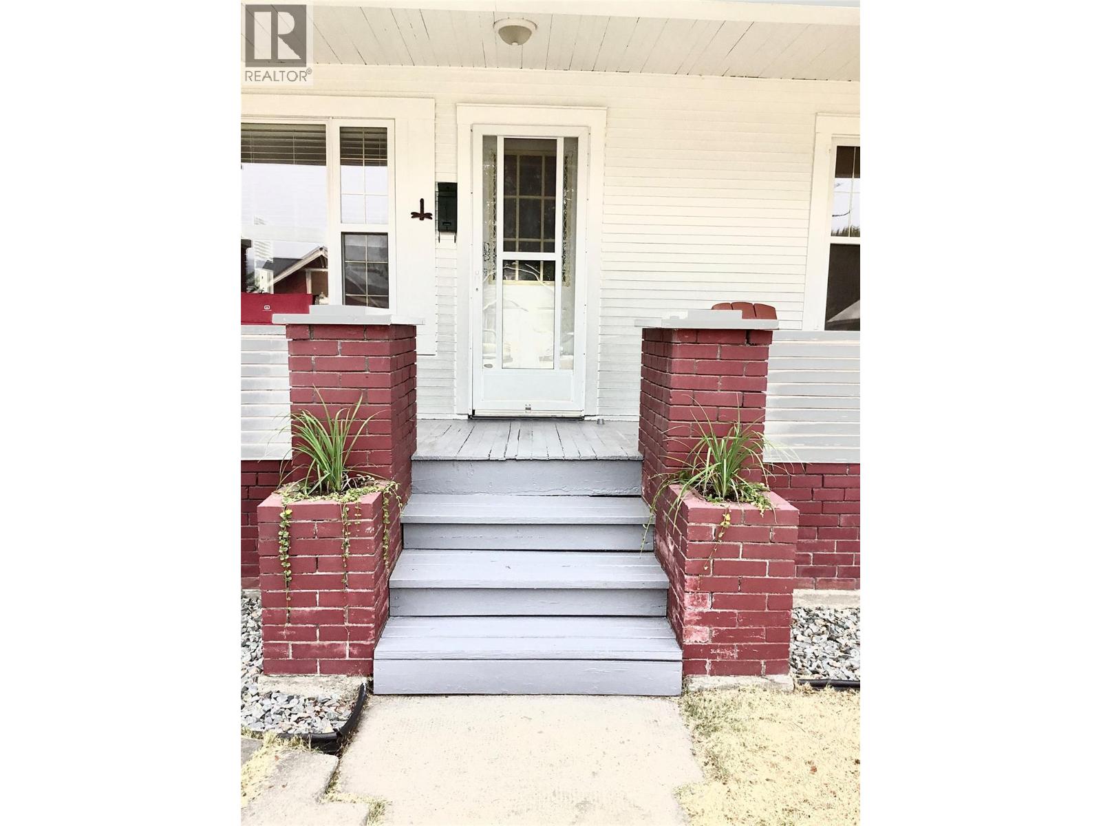 845 Wallinger Avenue Property Photo 5