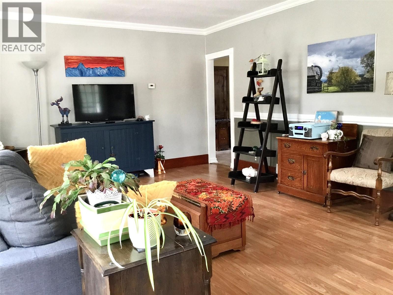 845 Wallinger Avenue Property Photo 8