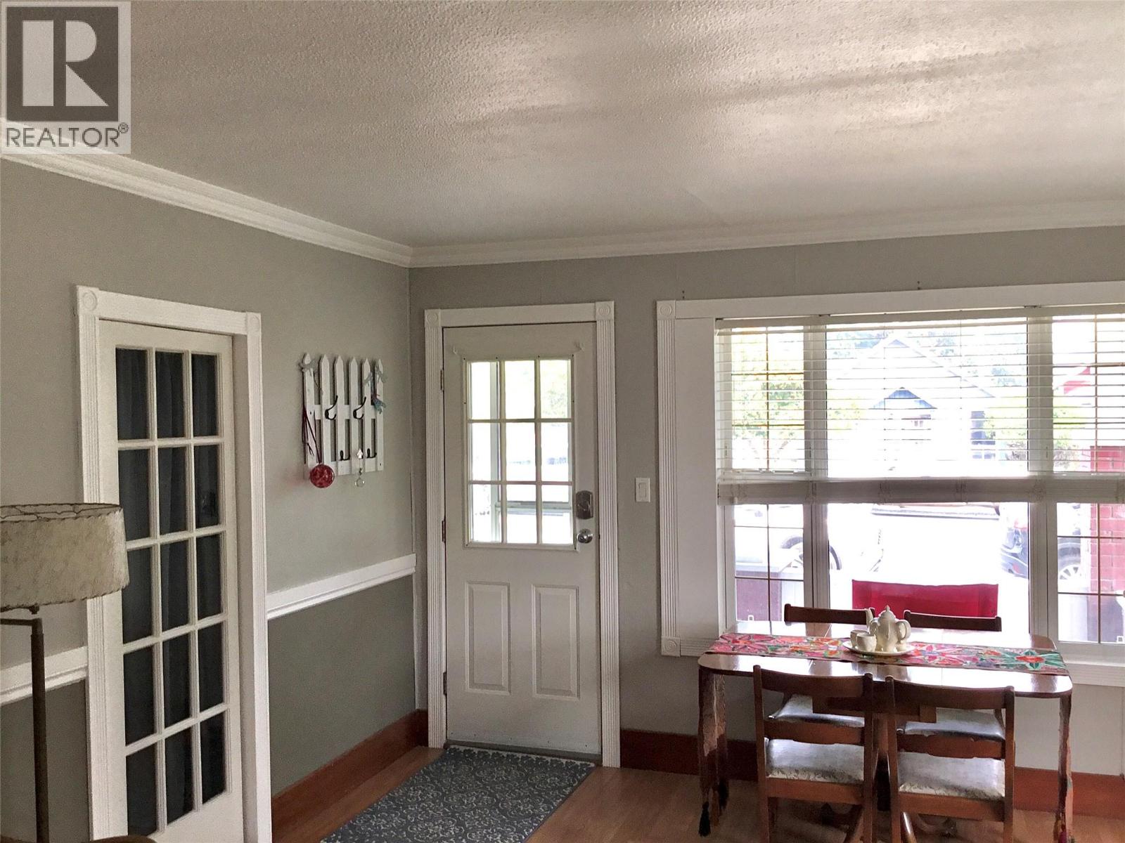 845 Wallinger Avenue Property Photo 10