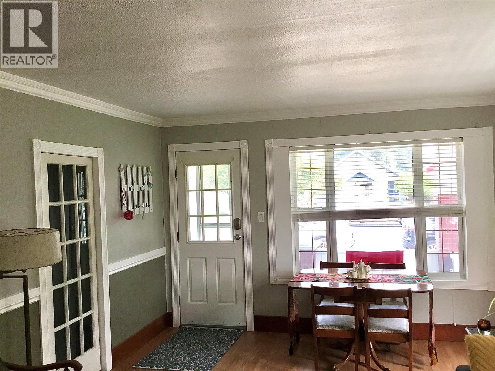 845 Wallinger Avenue Property Photo 11