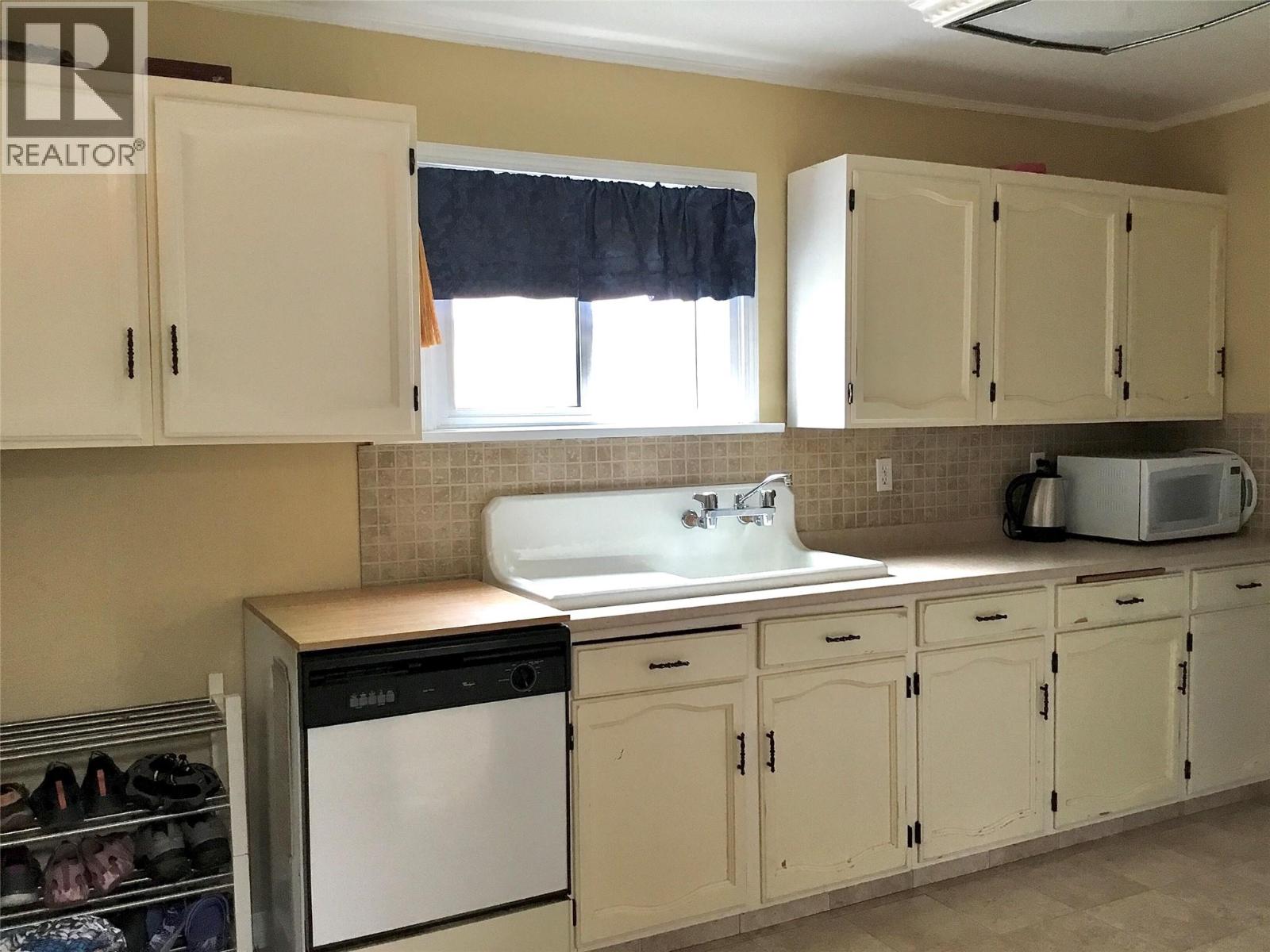 845 Wallinger Avenue Property Photo 13