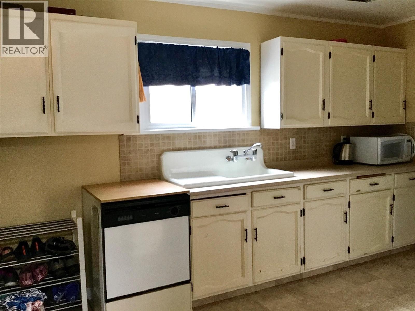845 Wallinger Avenue Property Photo 17