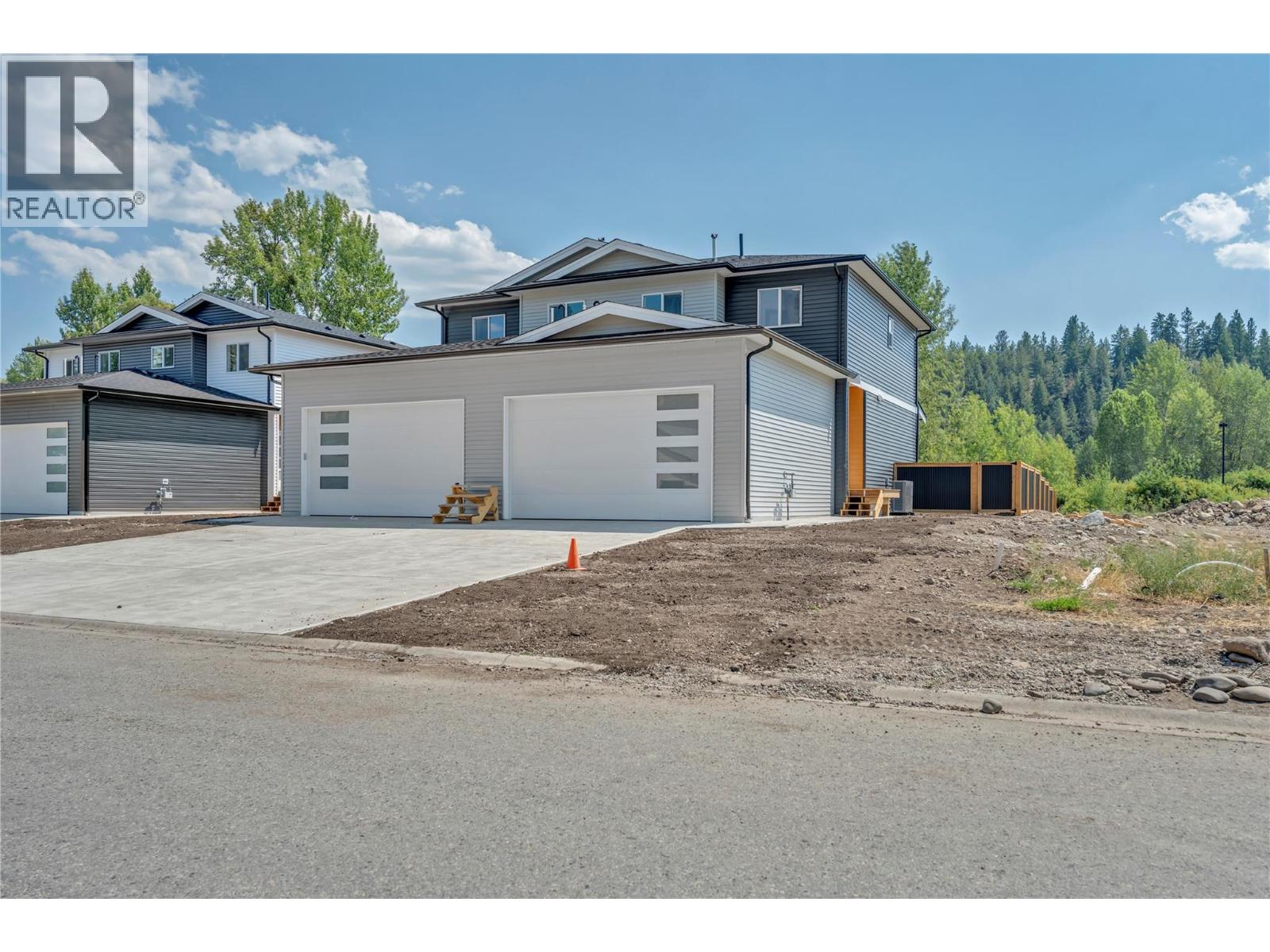 526 Similkameen Ave Property Photo 1