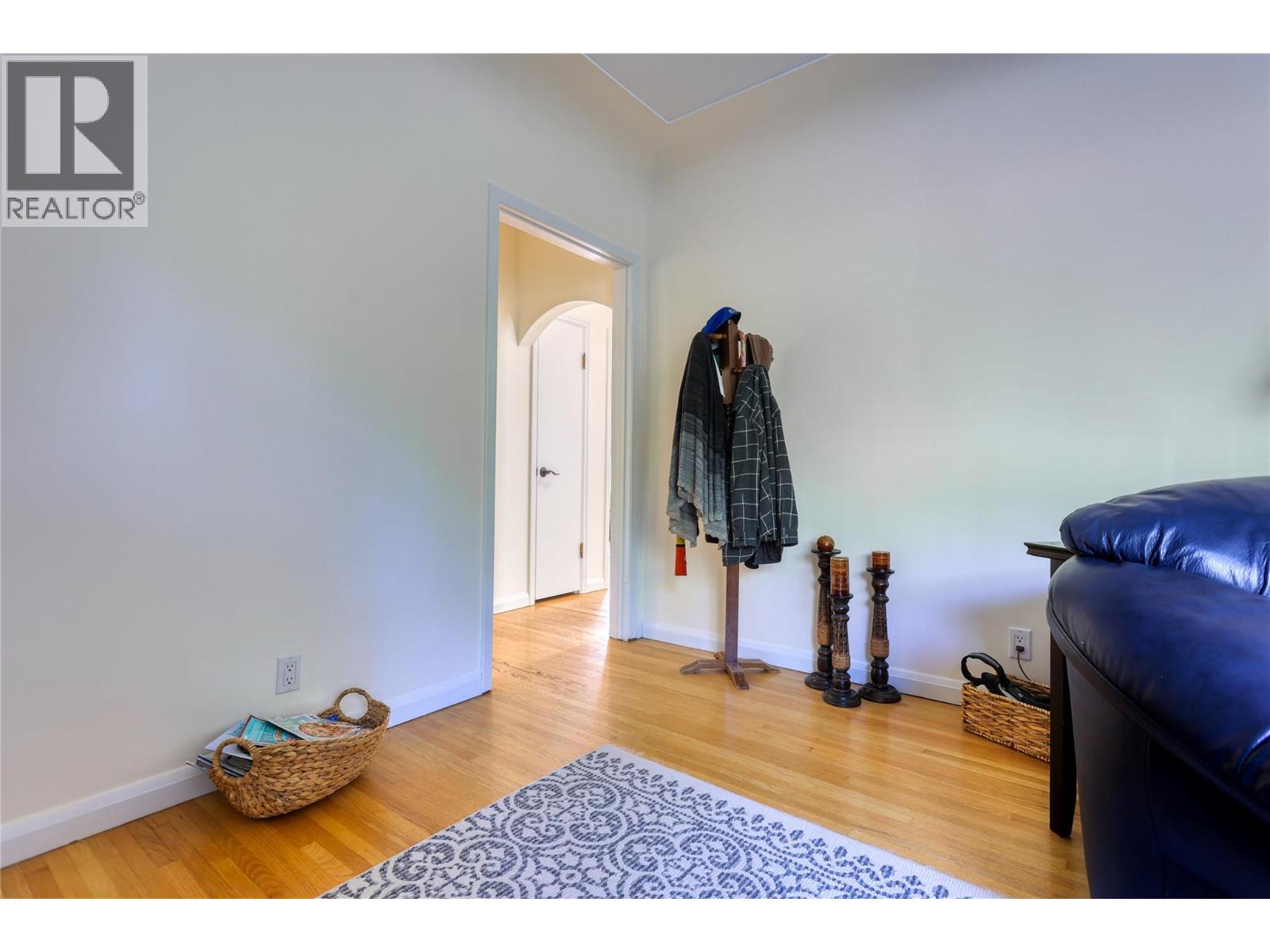 654 Schofield Highway Property Photo 10