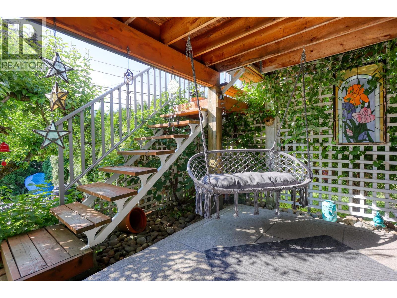 654 Schofield Highway Property Photo 32