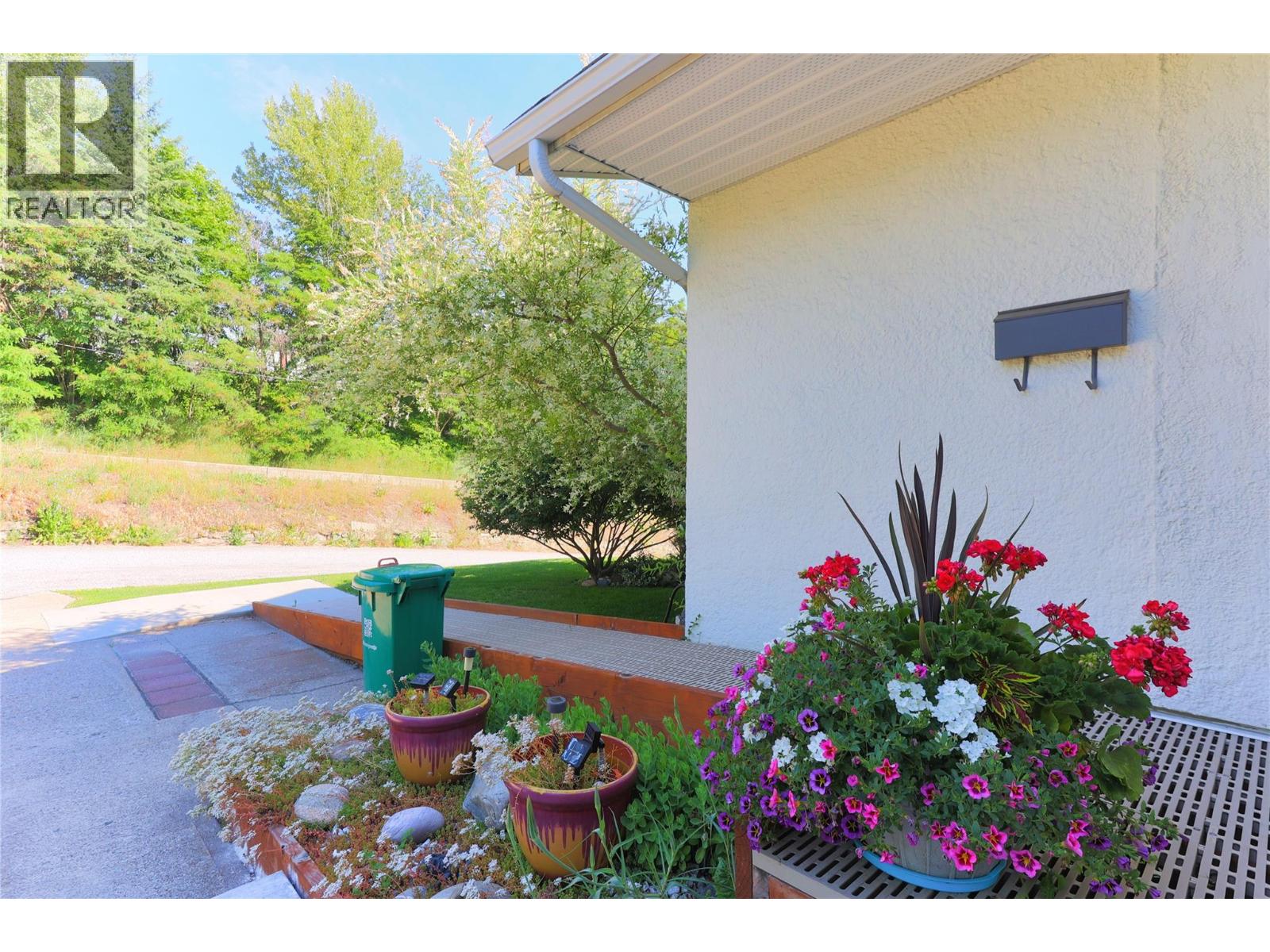 654 Schofield Highway Property Photo 33