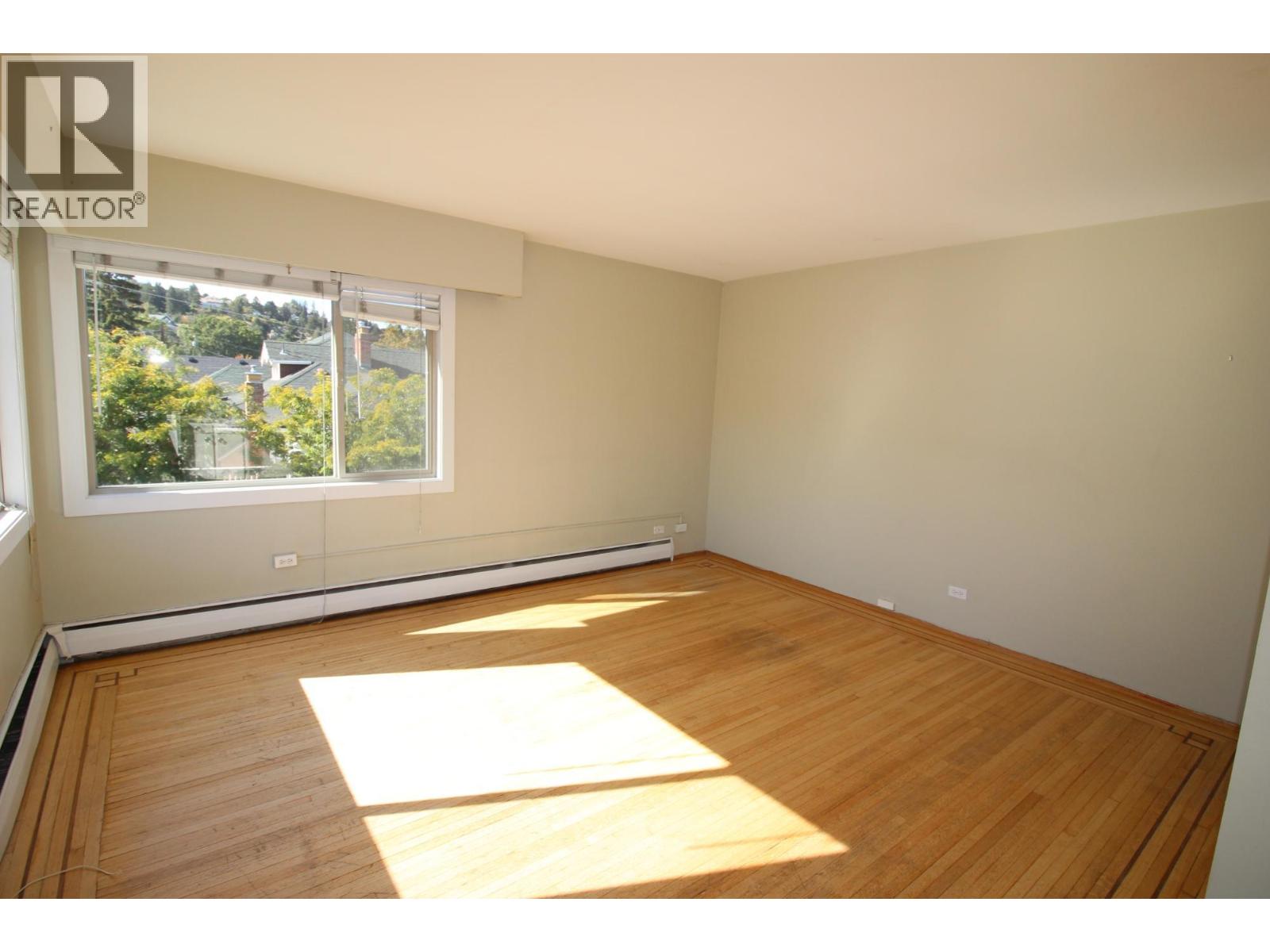 533 2nd Avenue Property Photo 14
