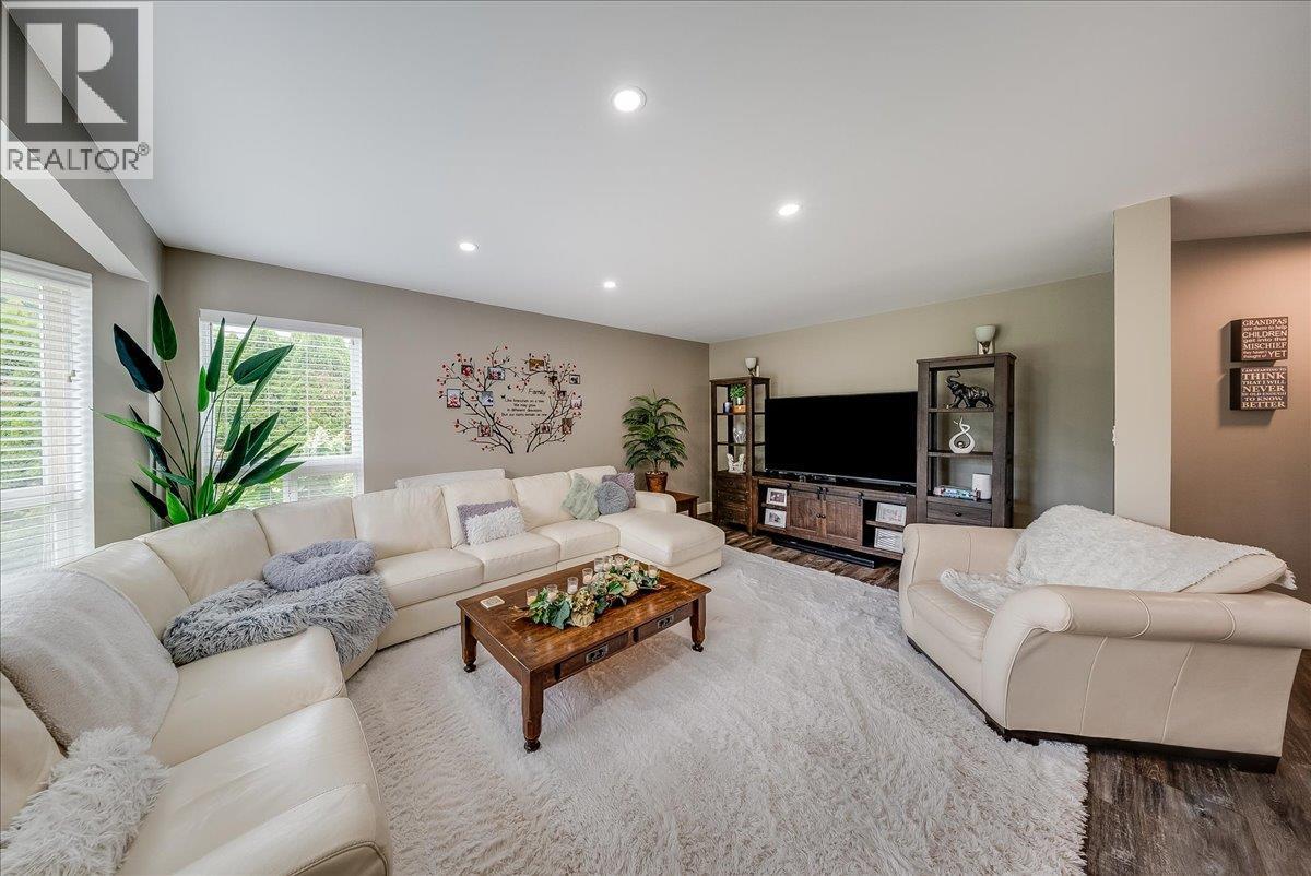 1021 Bridgeview Crescent Property Photo 11
