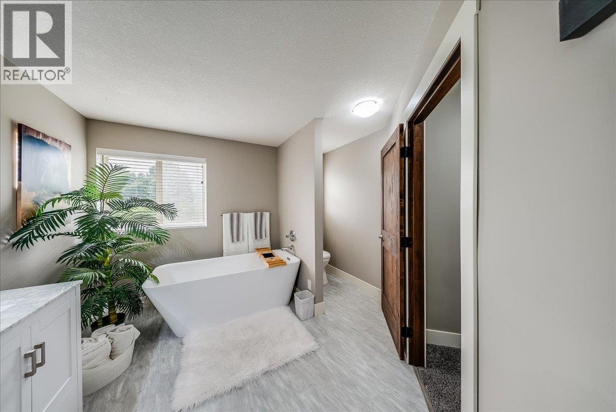 1021 Bridgeview Crescent Property Photo 28