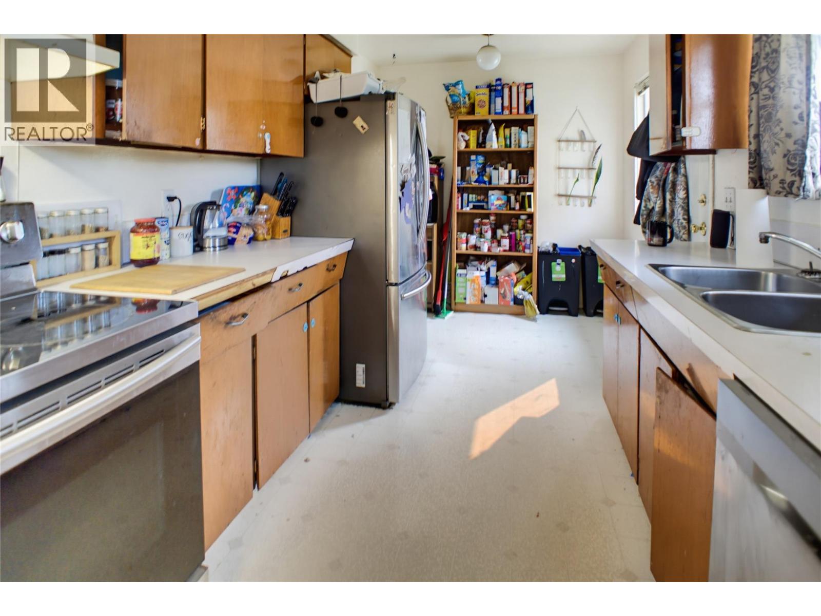262 Holly Avenue Property Photo 2