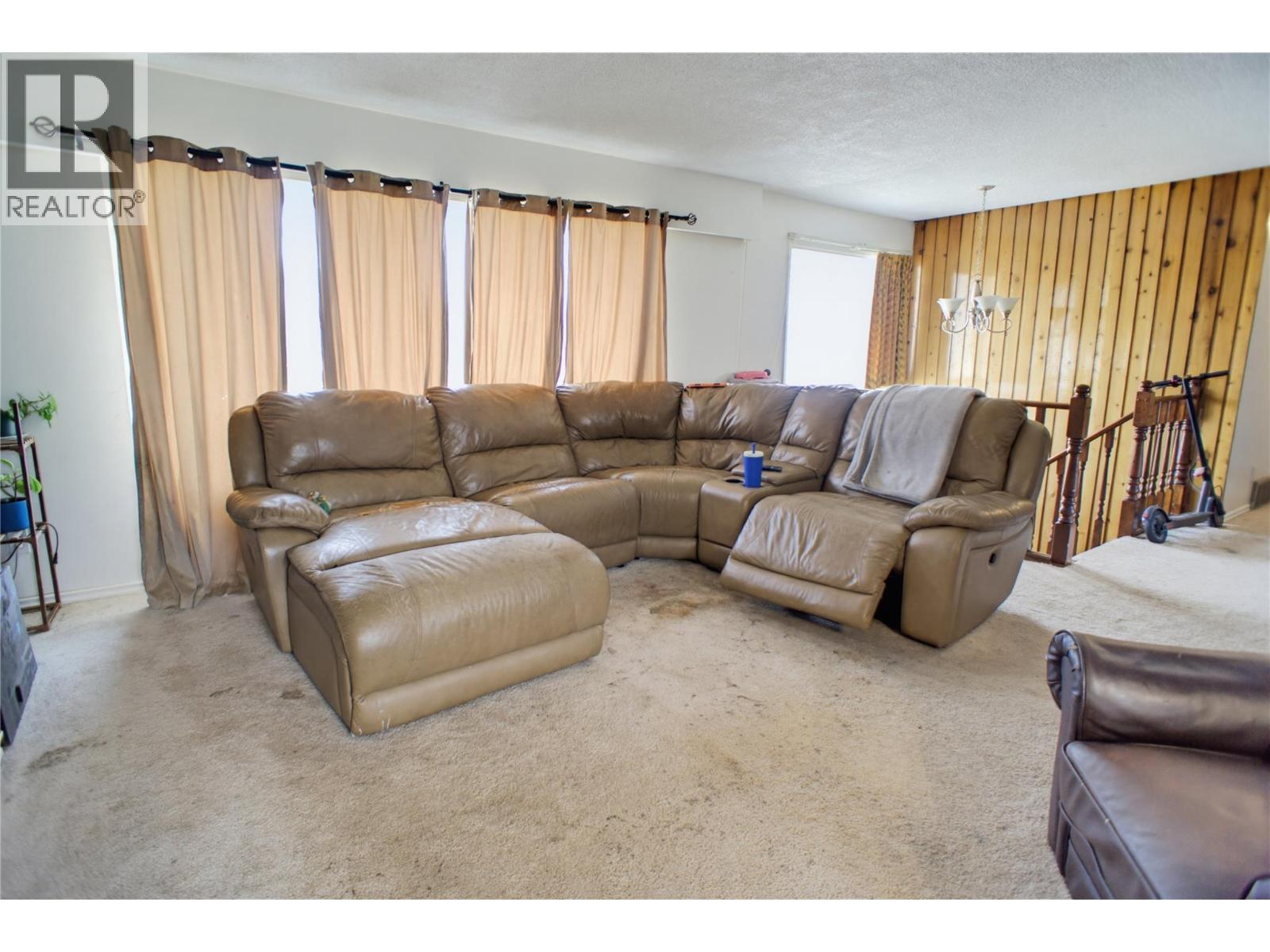 262 Holly Avenue Property Photo 5