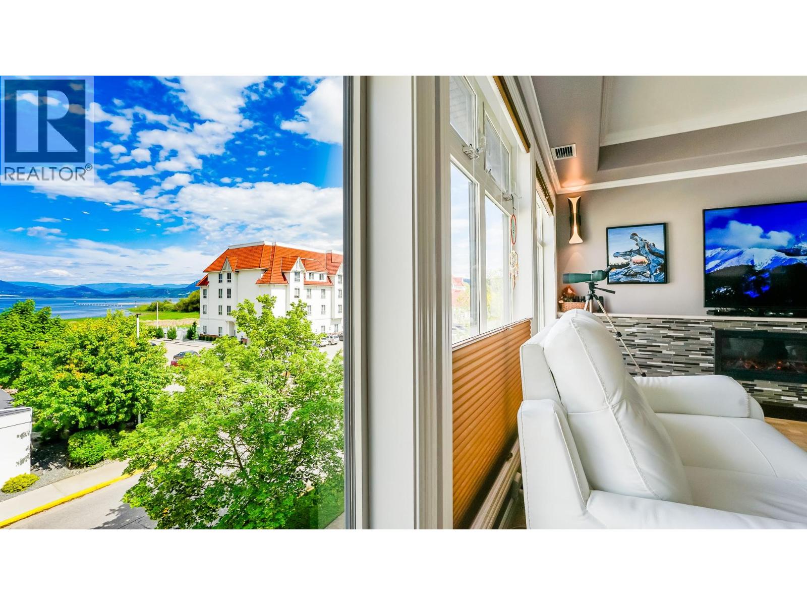 160 Harbourfront Drive Unit# 302 Property Photo 3