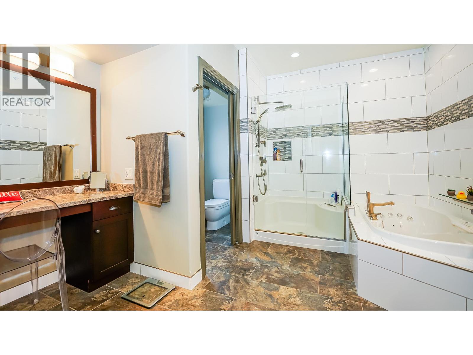 160 Harbourfront Drive Unit# 302 Property Photo 8