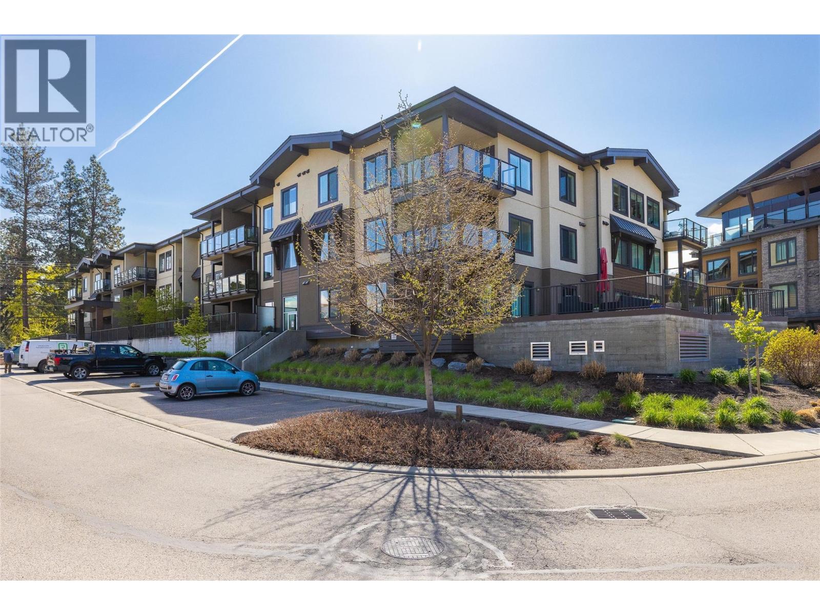 4380 Lakeshore Road Unit# Ph21 Property Photo 2
