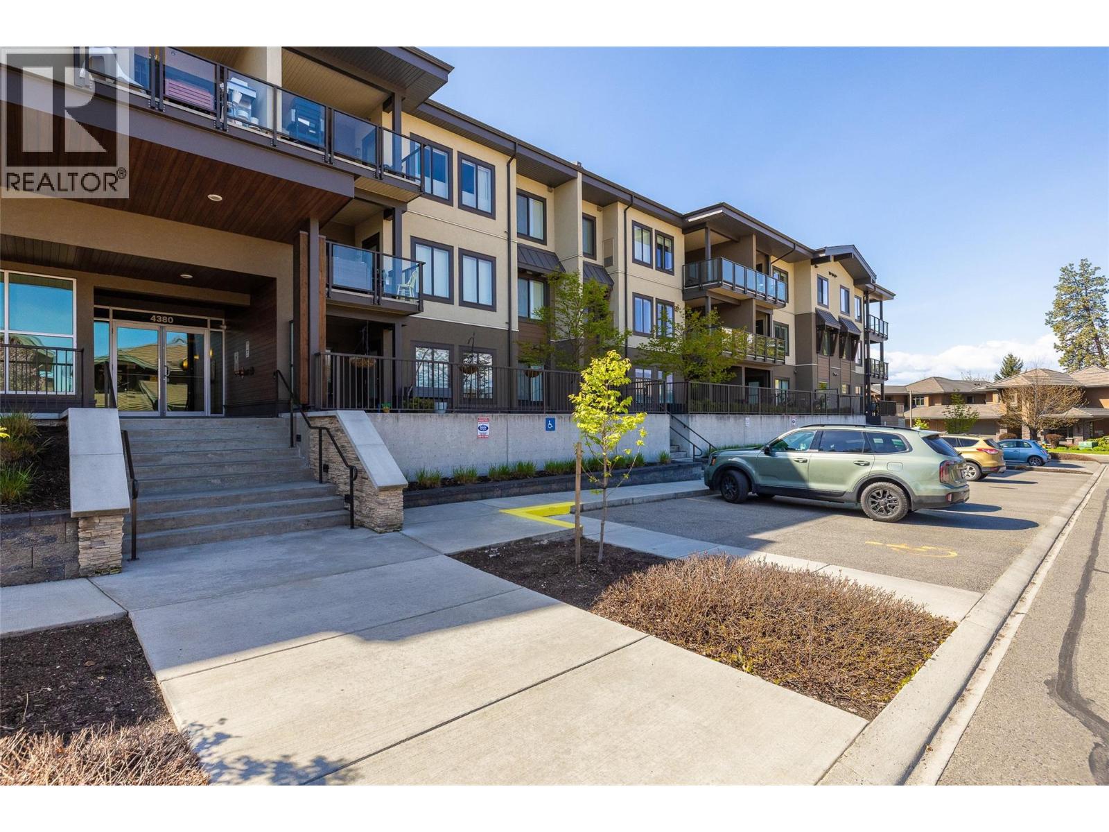 4380 Lakeshore Road Unit# Ph21 Property Photo 3