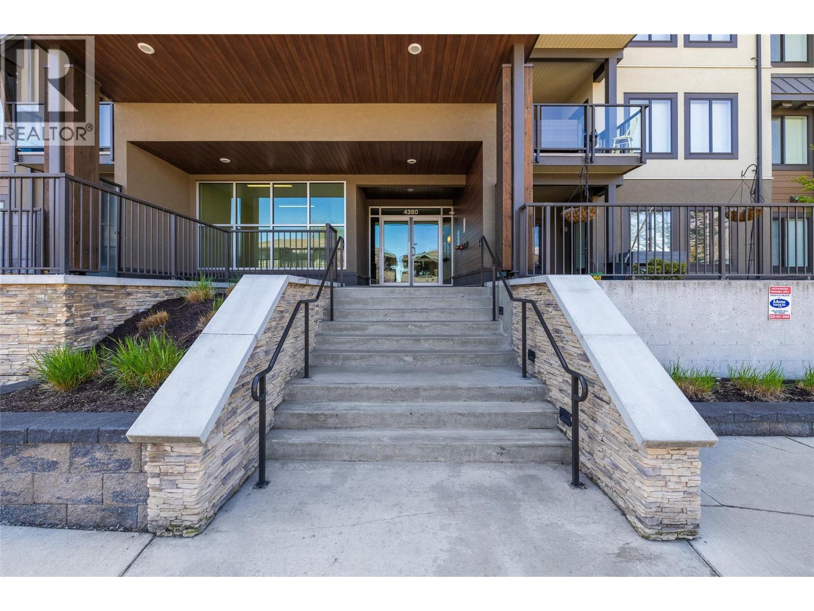 4380 Lakeshore Road Unit# Ph21 Property Photo 4