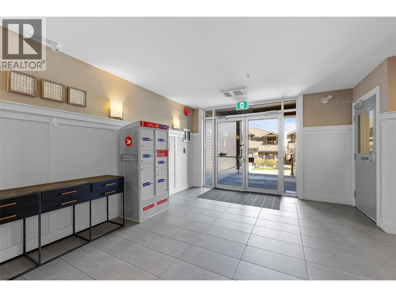 4380 Lakeshore Road Unit# Ph21 Property Photo 5