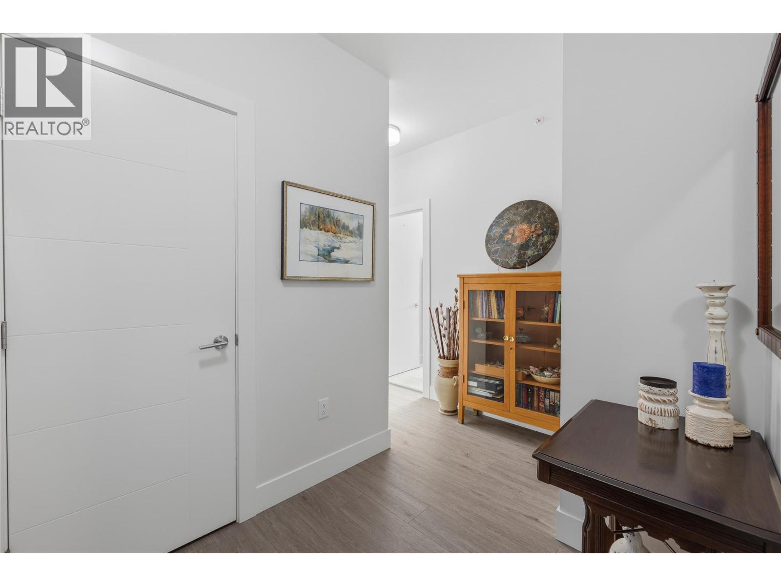 4380 Lakeshore Road Unit# Ph21 Property Photo 8