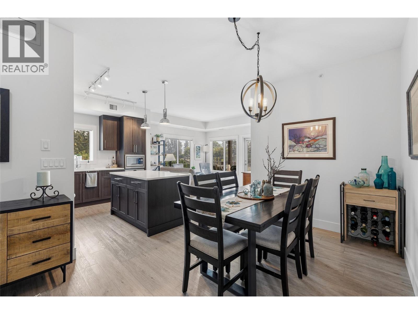 4380 Lakeshore Road Unit# Ph21 Property Photo 9