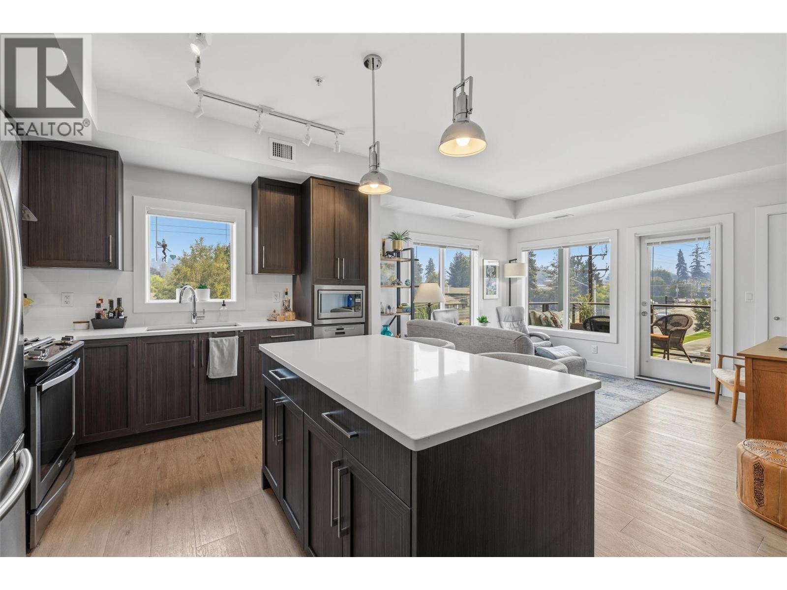 4380 Lakeshore Road Unit# Ph21 Property Photo 10