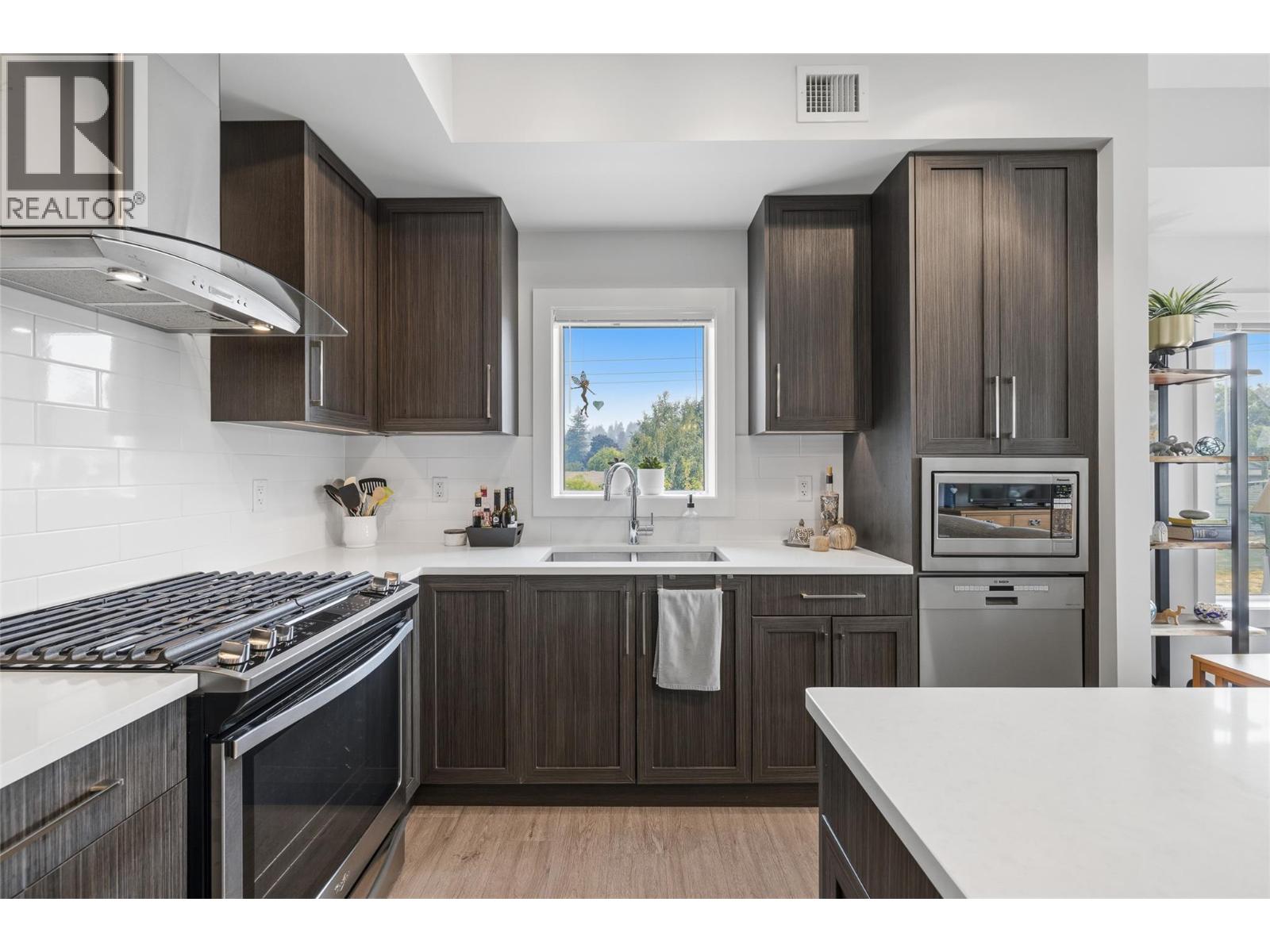 4380 Lakeshore Road Unit# Ph21 Property Photo 11
