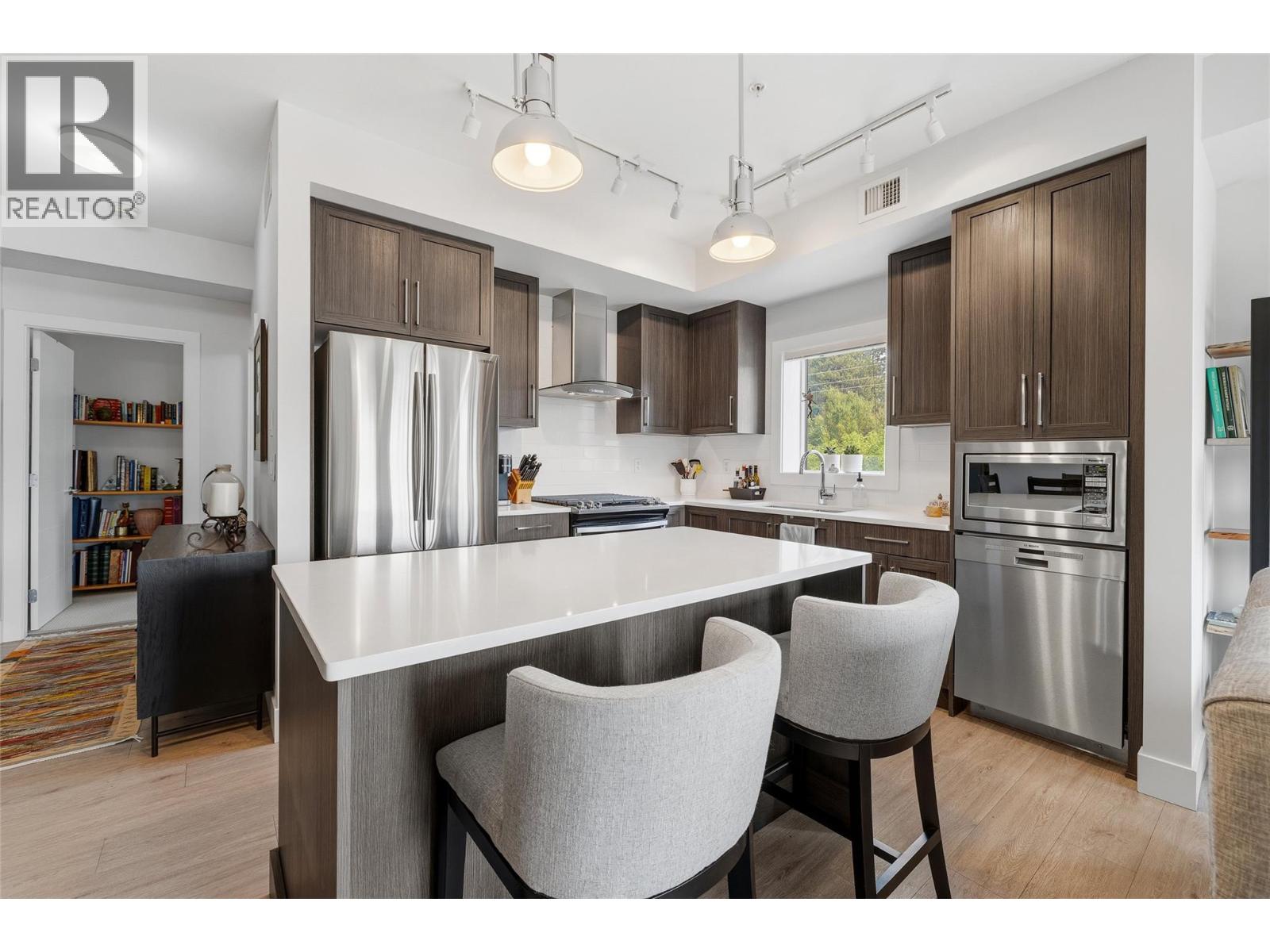 4380 Lakeshore Road Unit# Ph21 Property Photo 14