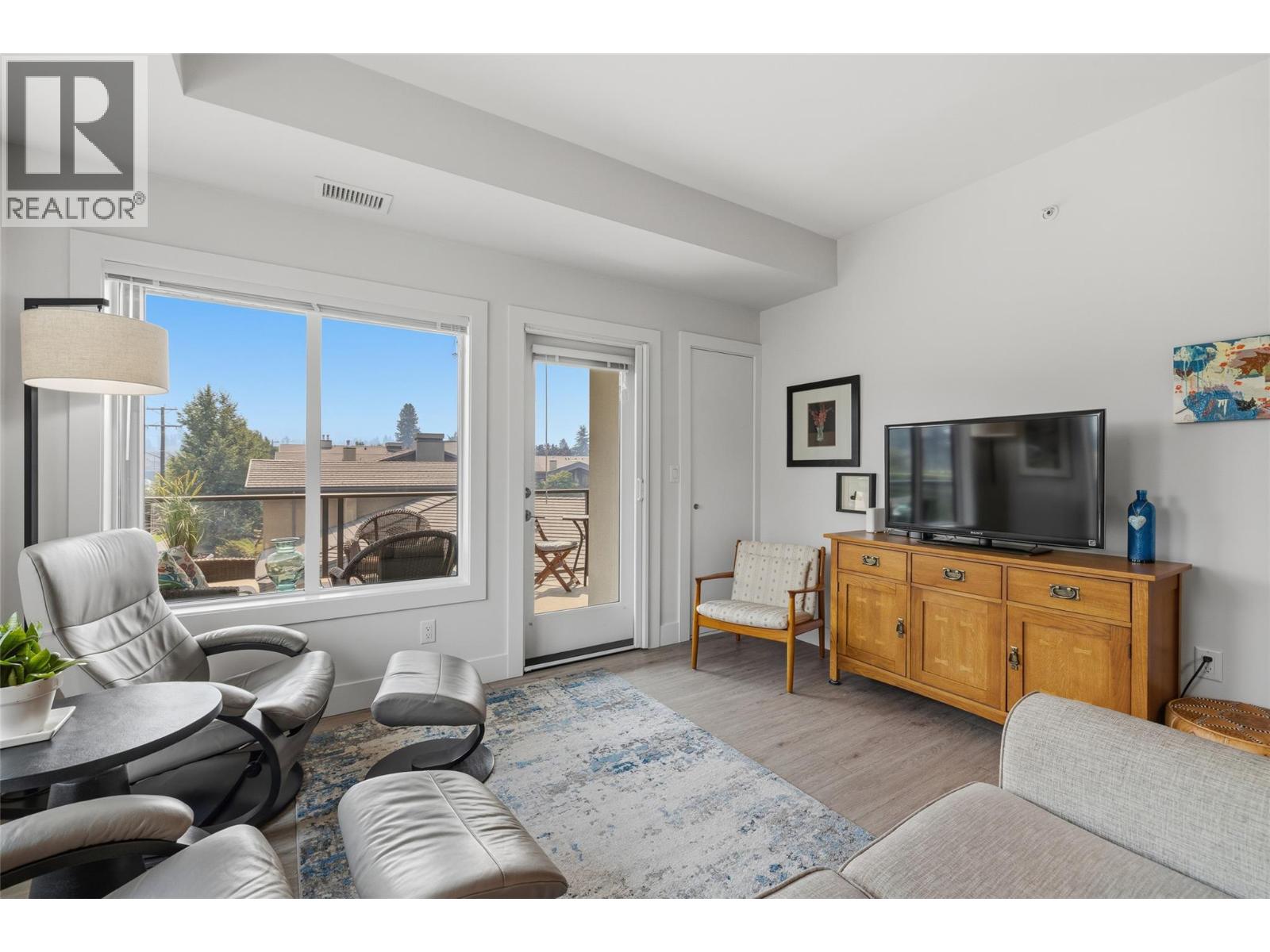 4380 Lakeshore Road Unit# Ph21 Property Photo 16