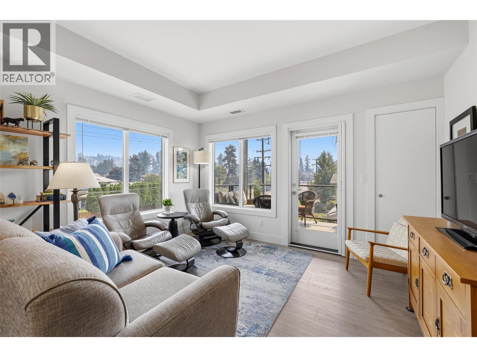 4380 Lakeshore Road Unit# Ph21 Property Photo 17