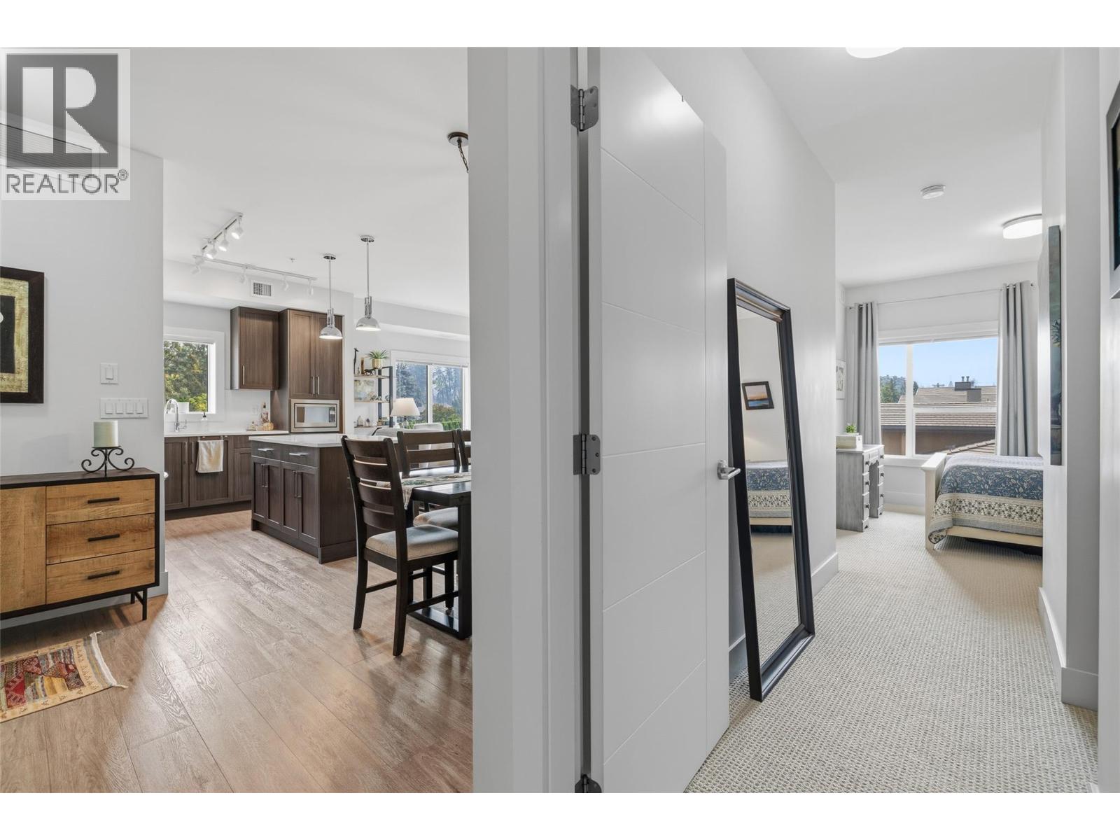 4380 Lakeshore Road Unit# Ph21 Property Photo 23