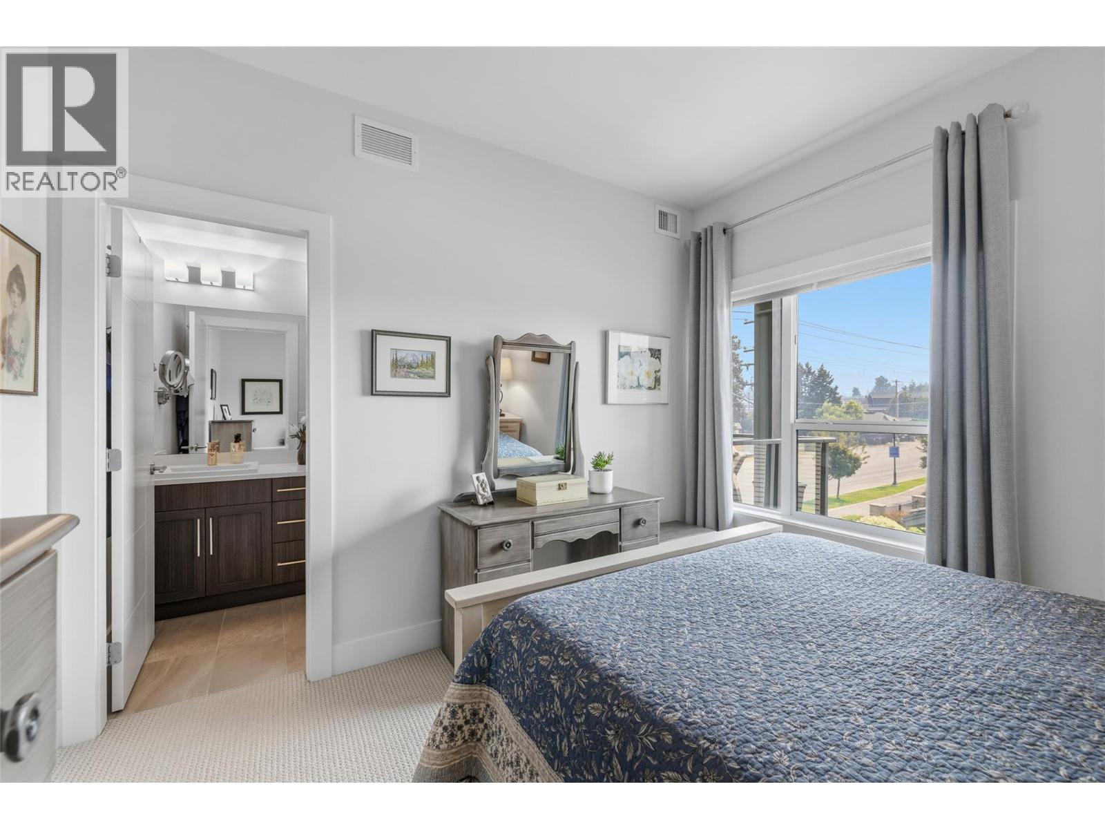 4380 Lakeshore Road Unit# Ph21 Property Photo 25