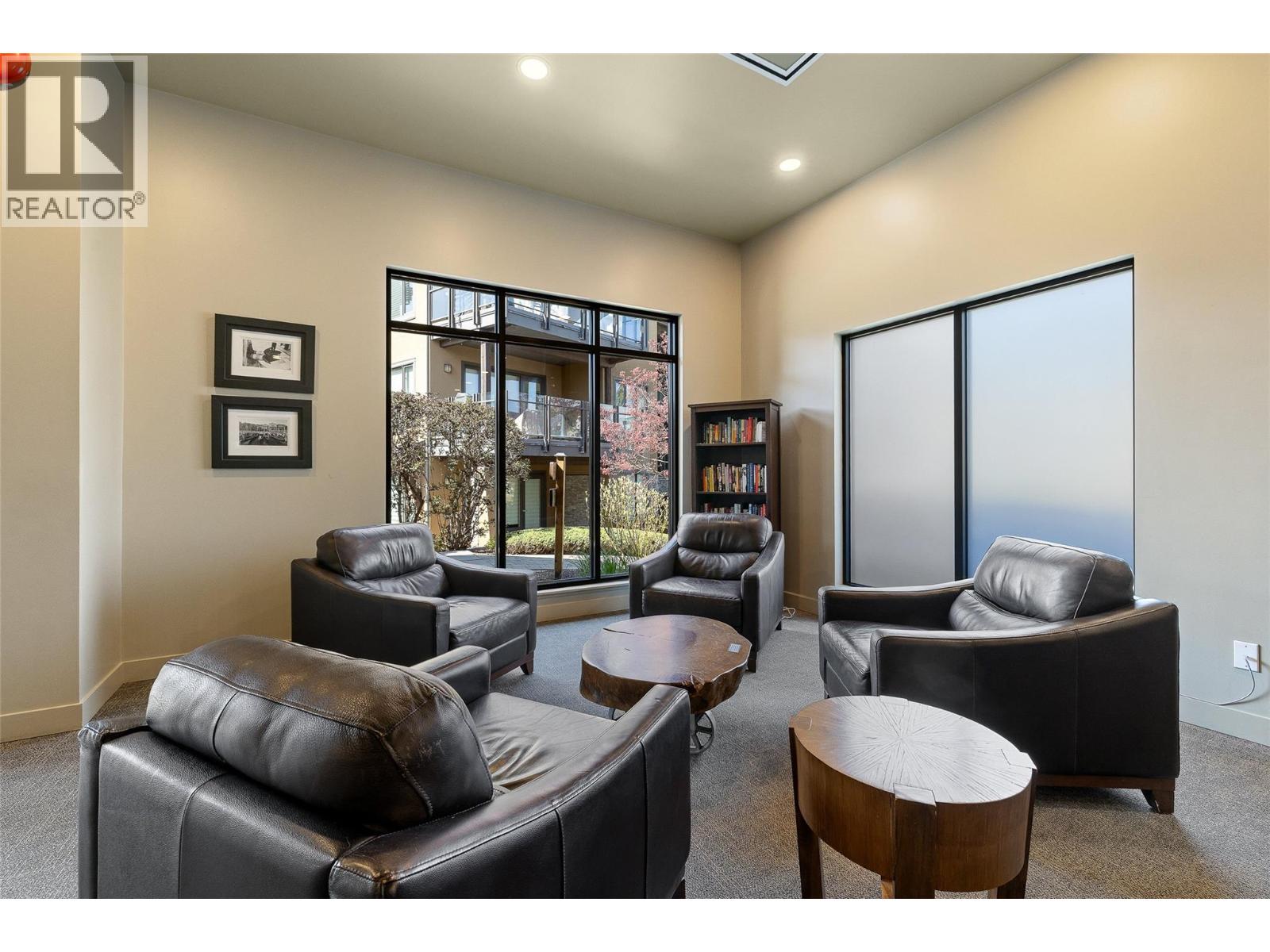 4380 Lakeshore Road Unit# Ph21 Property Photo 43