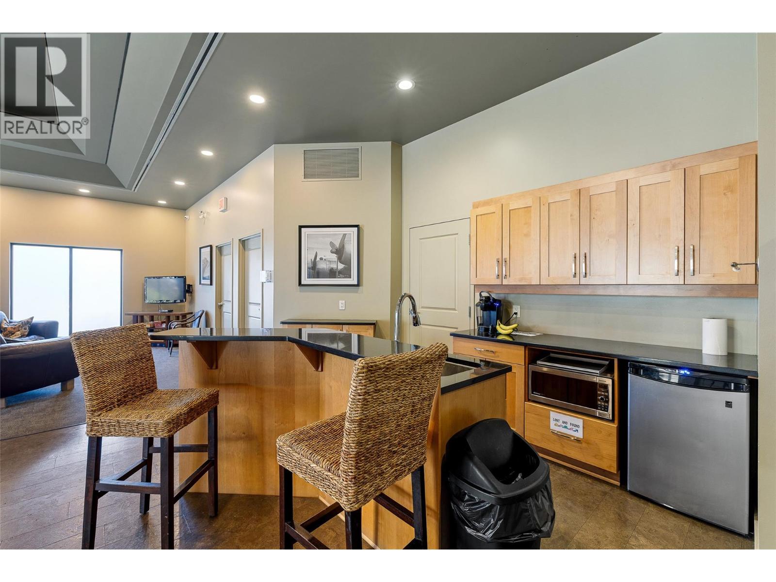 4380 Lakeshore Road Unit# Ph21 Property Photo 44